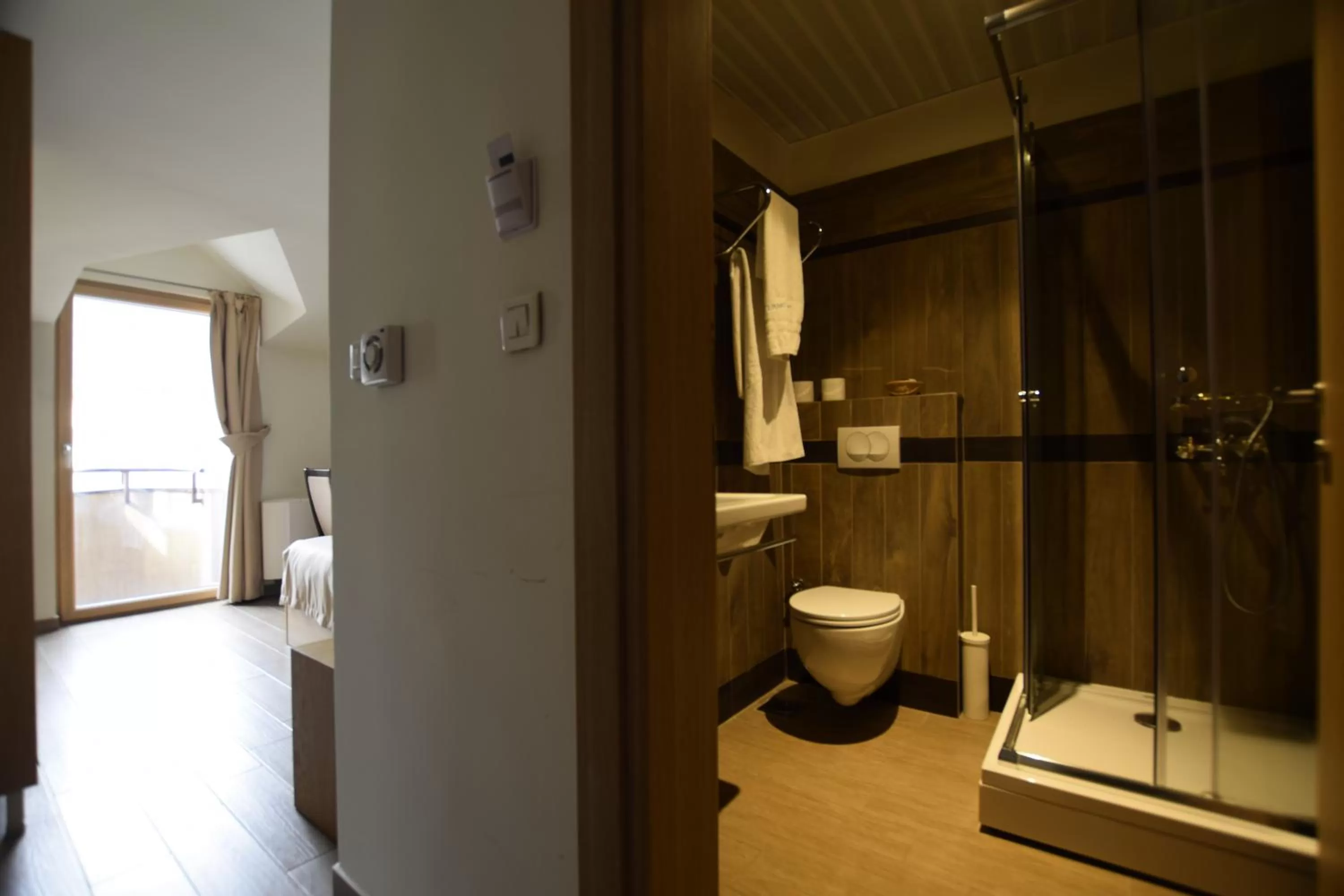 Shower in Hotel Lirak