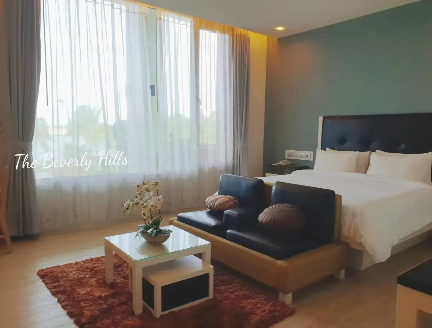 Superior Double Room in The Beverly Hills Hotel Superior Double Room in The Beverly Hills Hotel