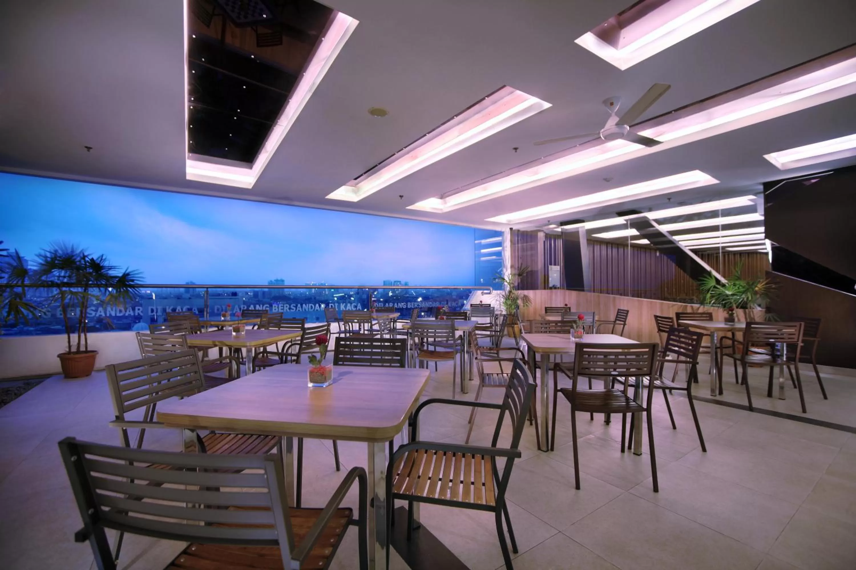 Restaurant/places to eat in favehotel LTC Glodok