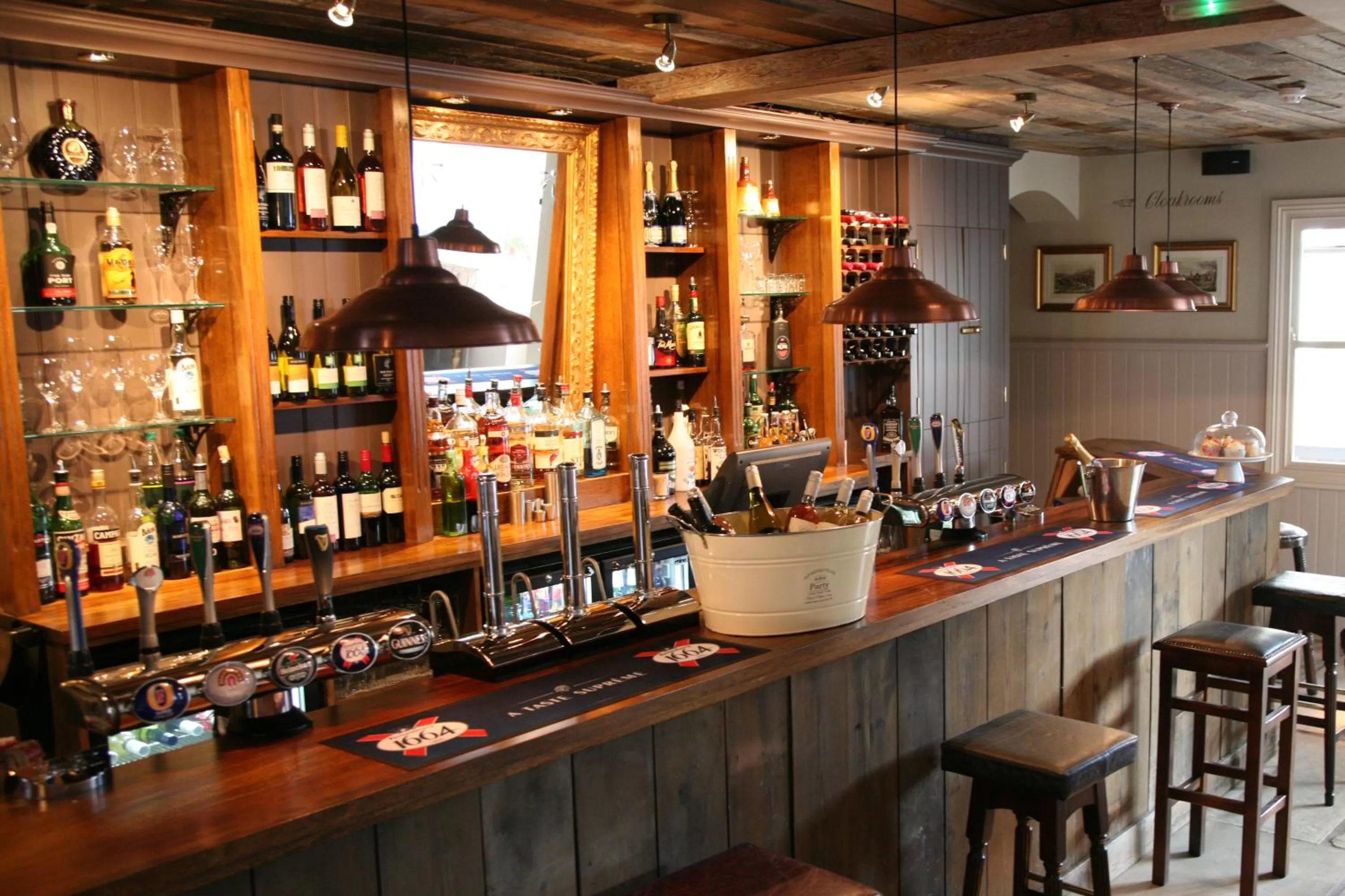 Lounge or bar in The Swan Hotel, Alresford