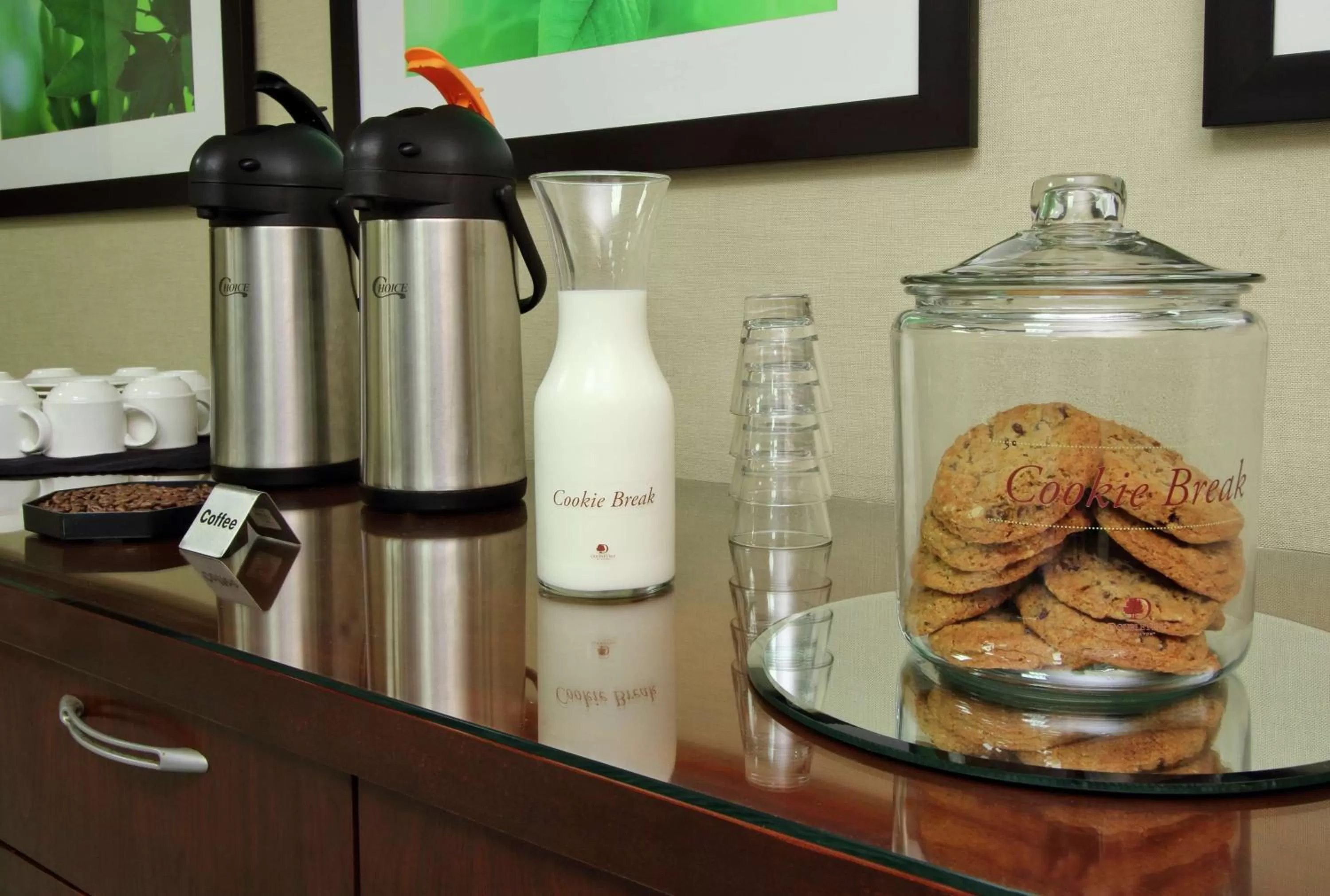 Lobby or reception in Doubletree by Hilton Newark