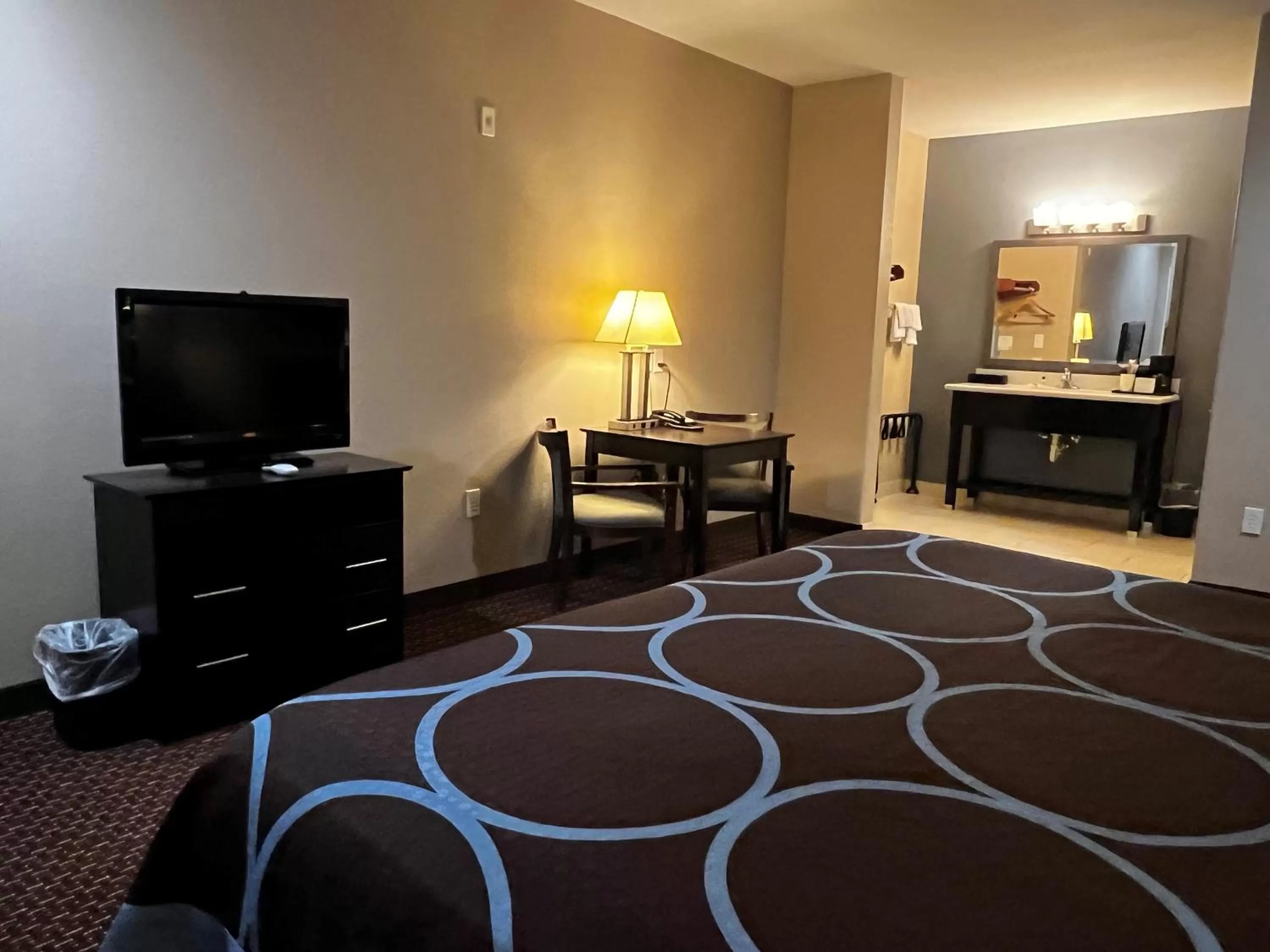 TV and multimedia, Bed in Super 8 by Wyndham Center