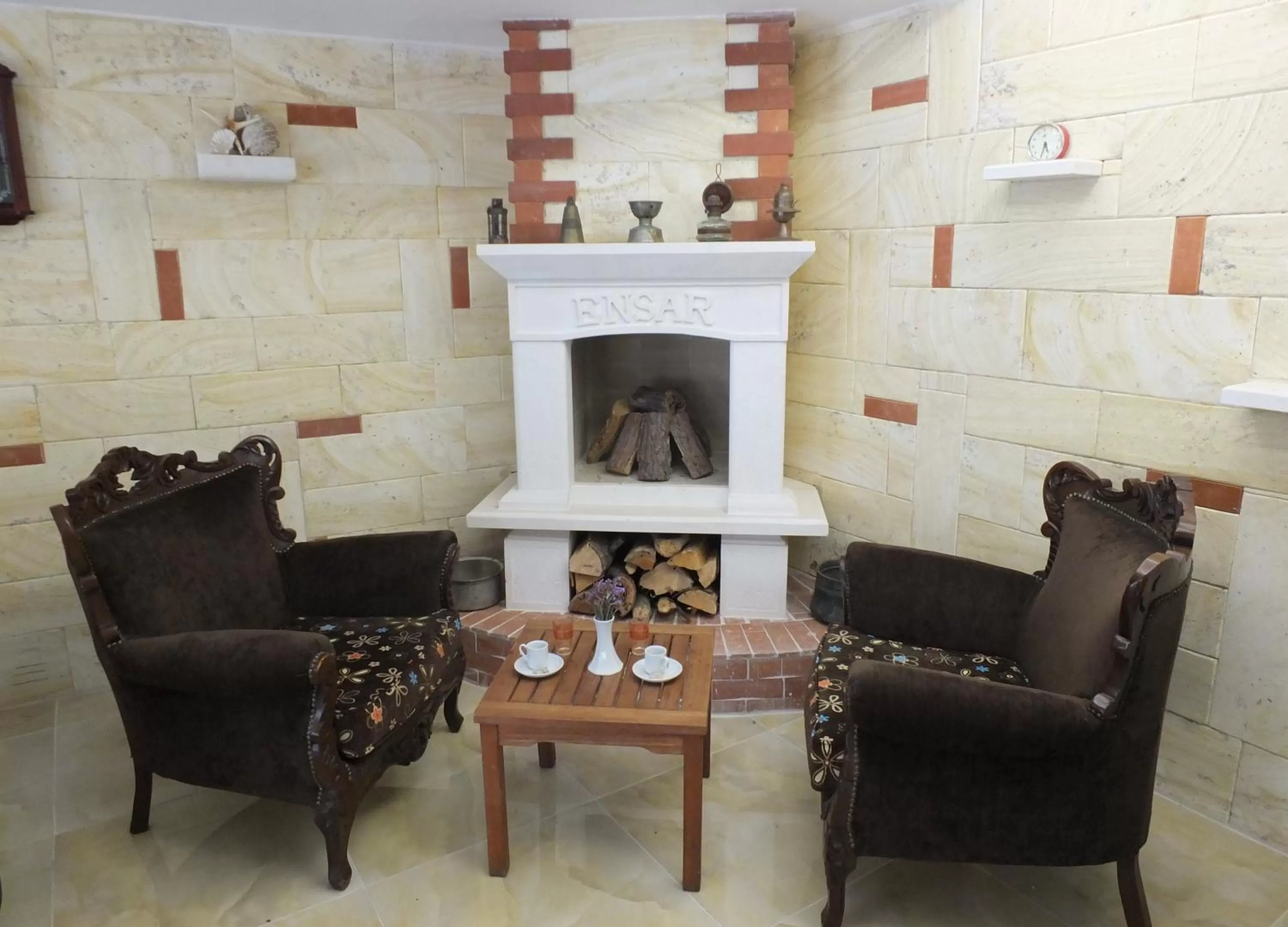 Communal lounge/ TV room in Foça Ensar Hotel