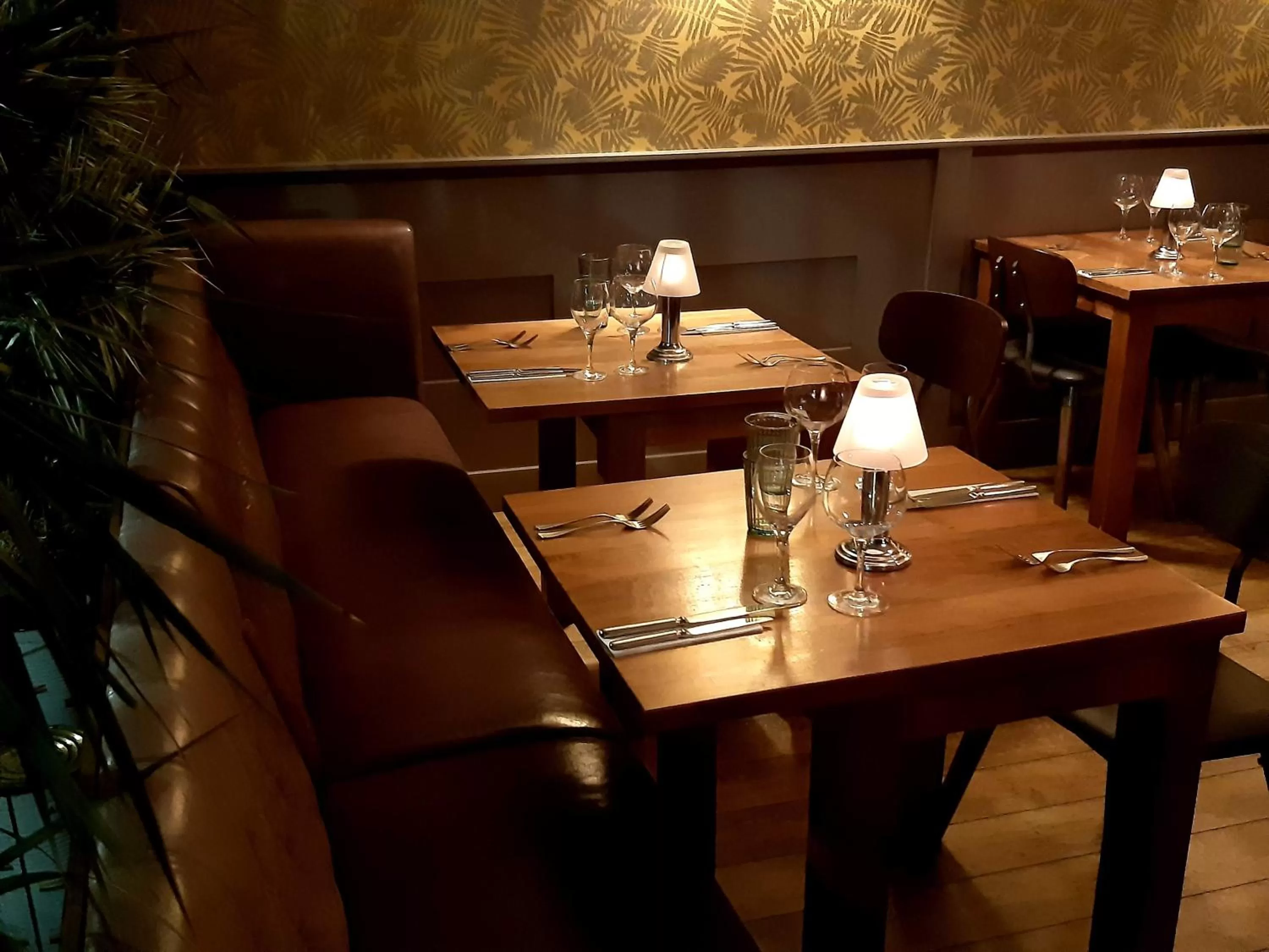 Restaurant/places to eat in Browns Hotel