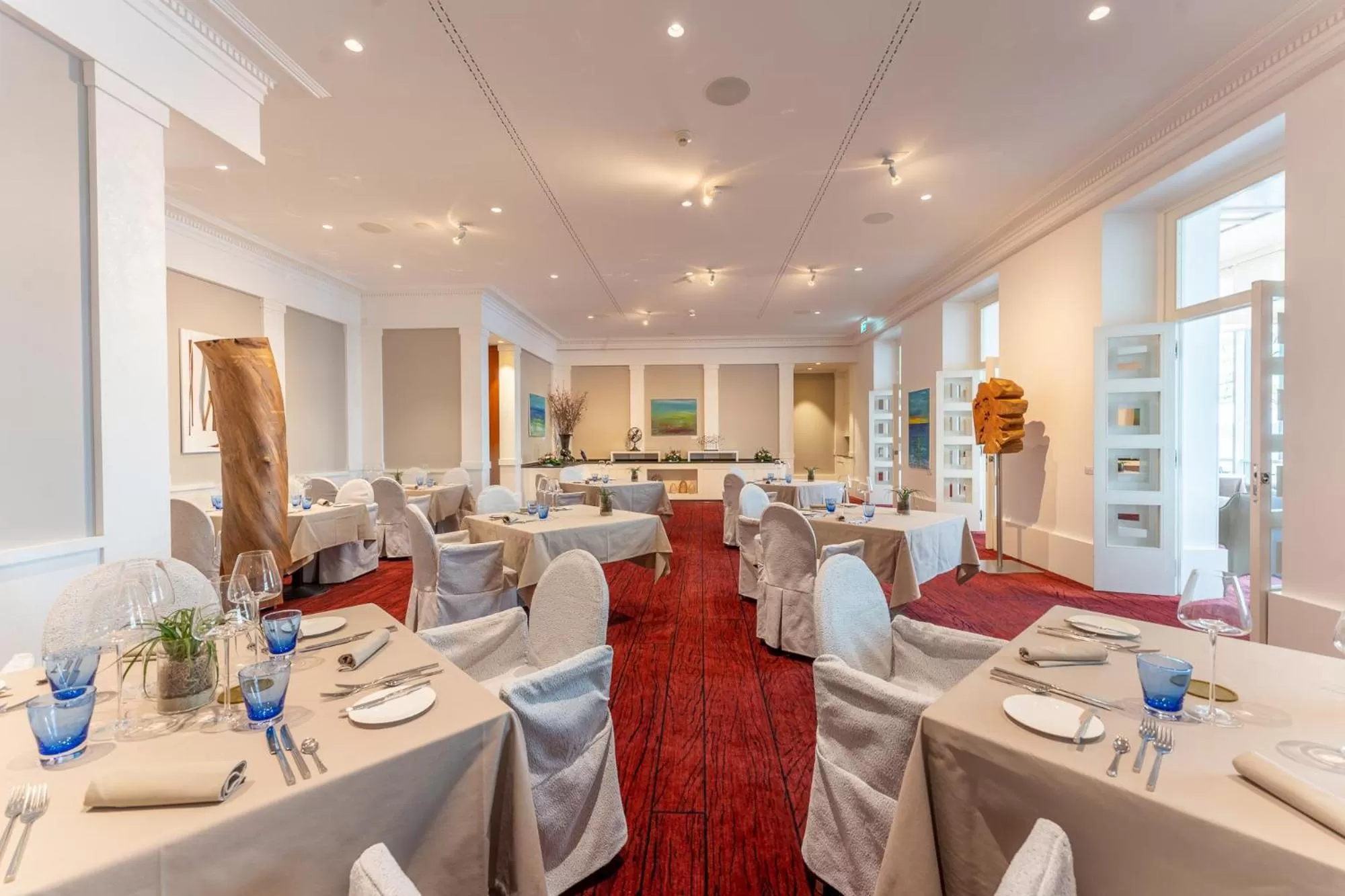 Restaurant/places to eat in Beau Rivage Hotel