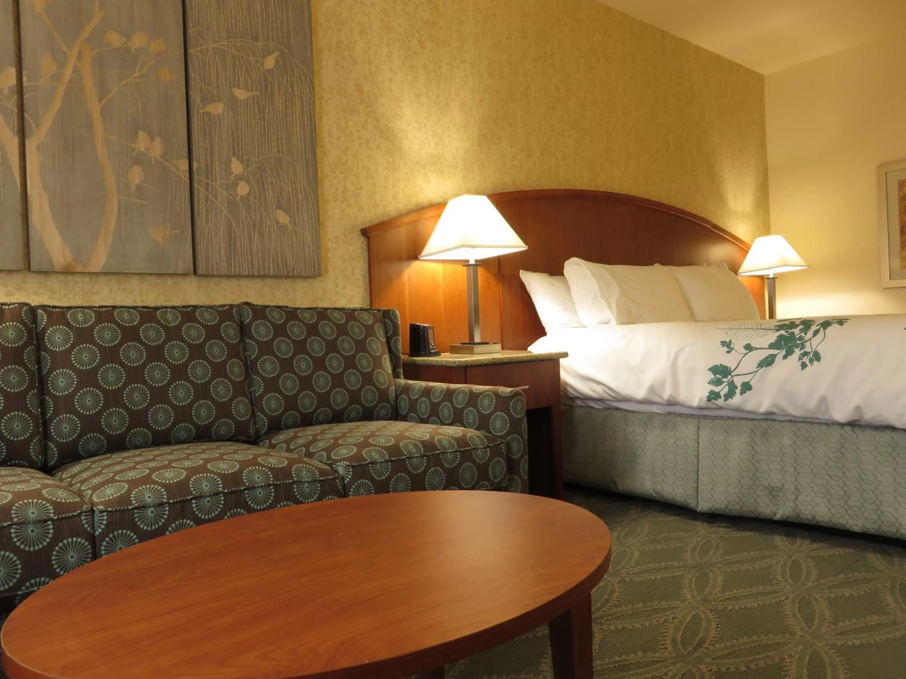 Photo of the whole room, Bed in Wingate by Wyndham Elkins