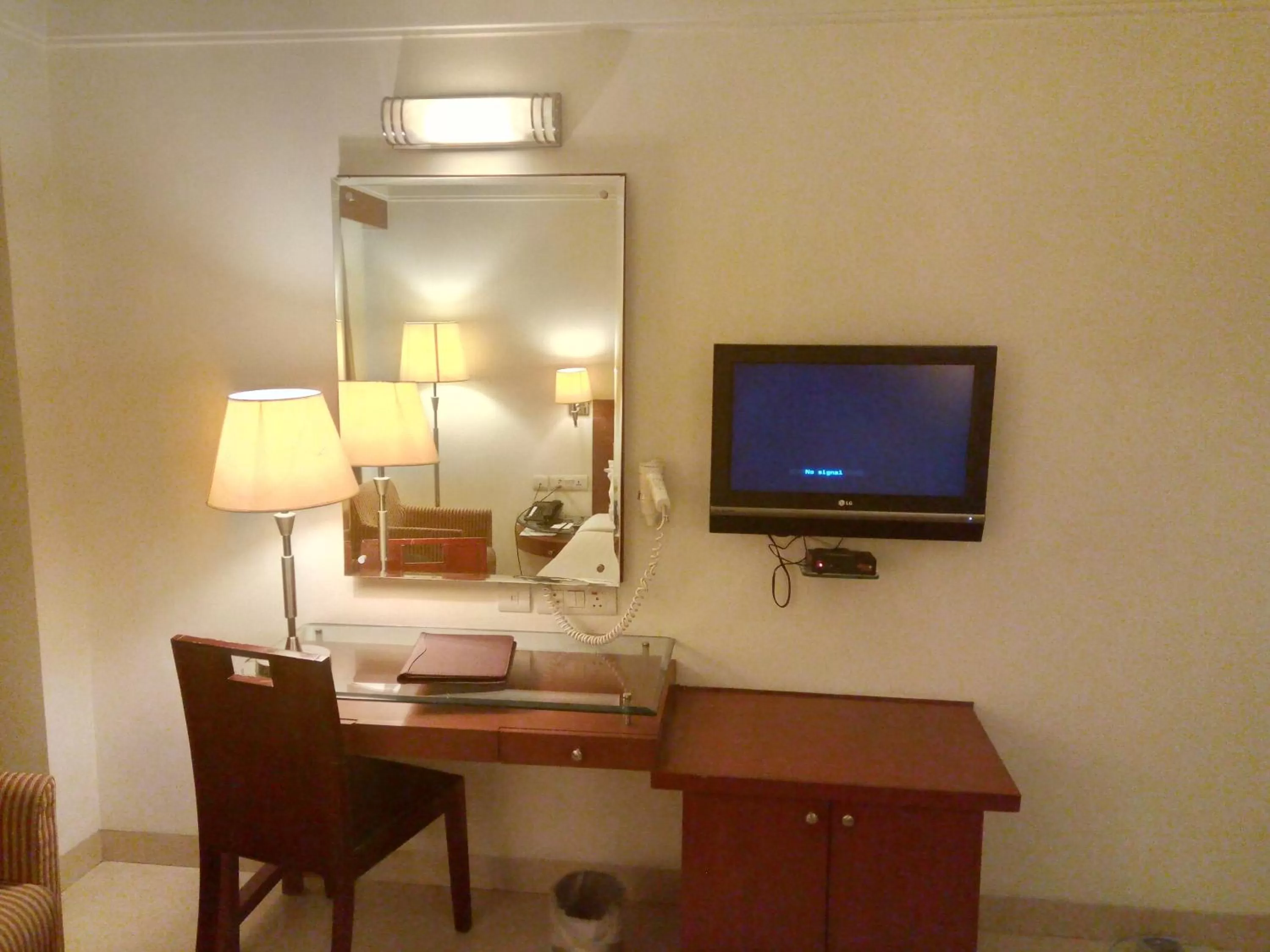 Coffee/tea facilities in Hampshire Plaza