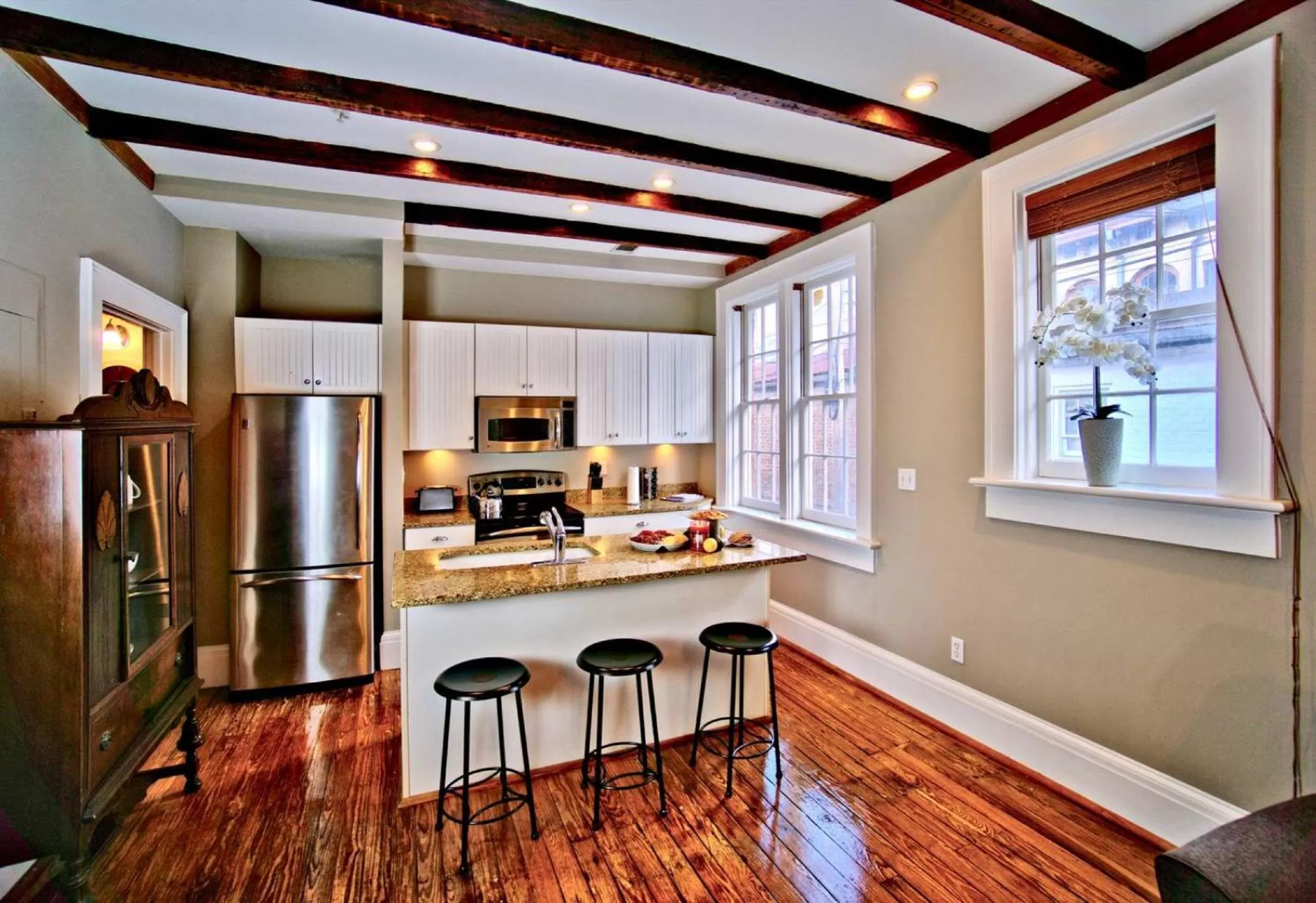 Kitchen or kitchenette, Kitchen/Kitchenette in Comfy Carriage House Steps from the River