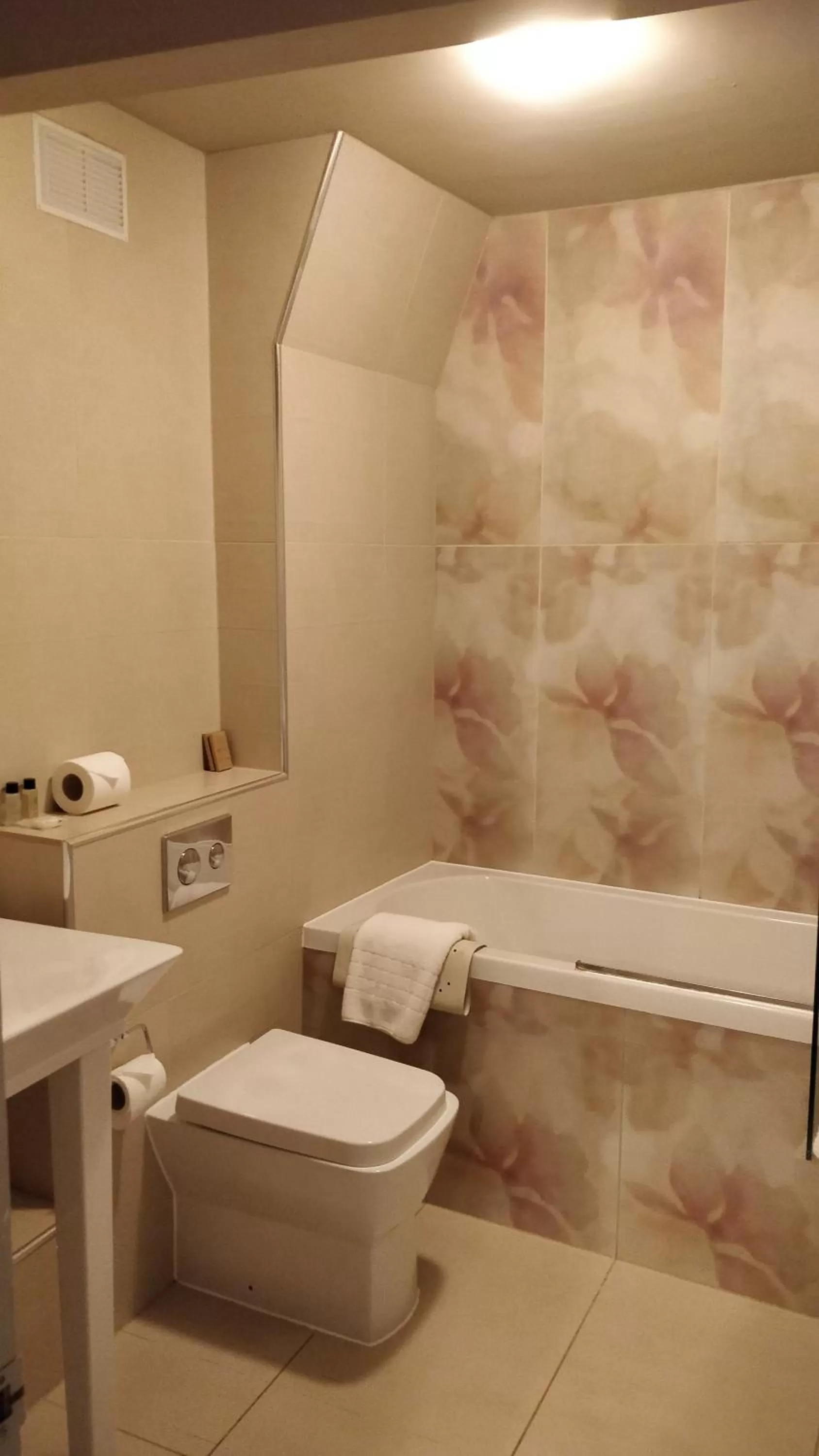 Bathroom in The Spread Eagle Hotel