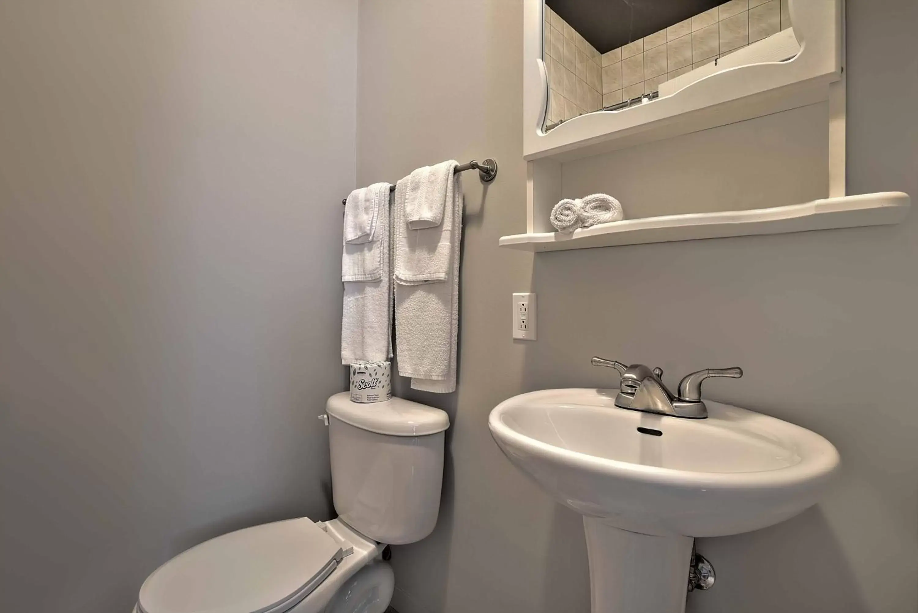 Queen Room with Two Queen Beds in Motel et Camping Etchemin Queen Room with Two Queen Beds in Motel et Camping Etchemin