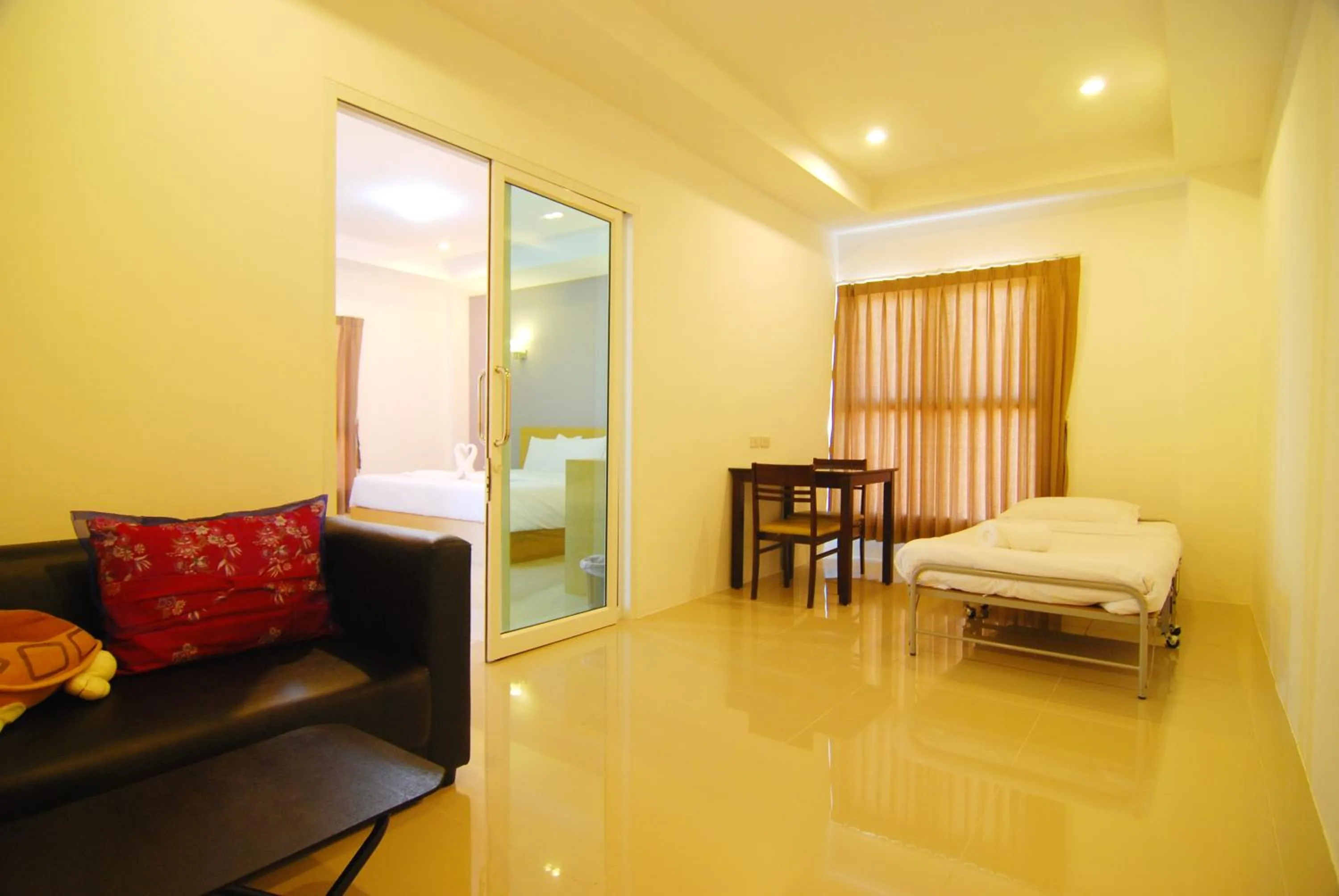 Photo of the whole room, Bed in Leelawadee Naka