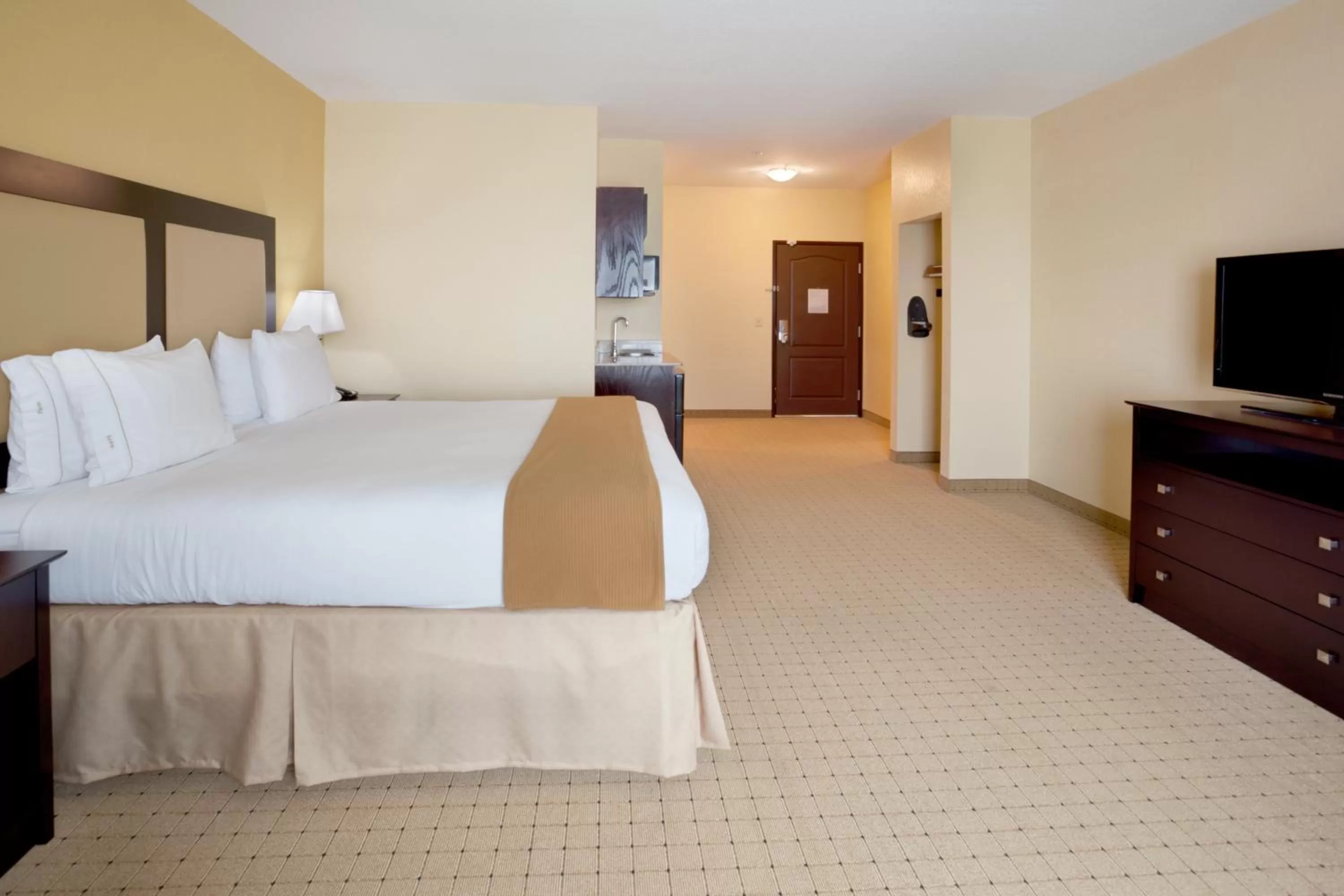 Photo of the whole room, Bed in Holiday Inn Express Georgetown by IHG
