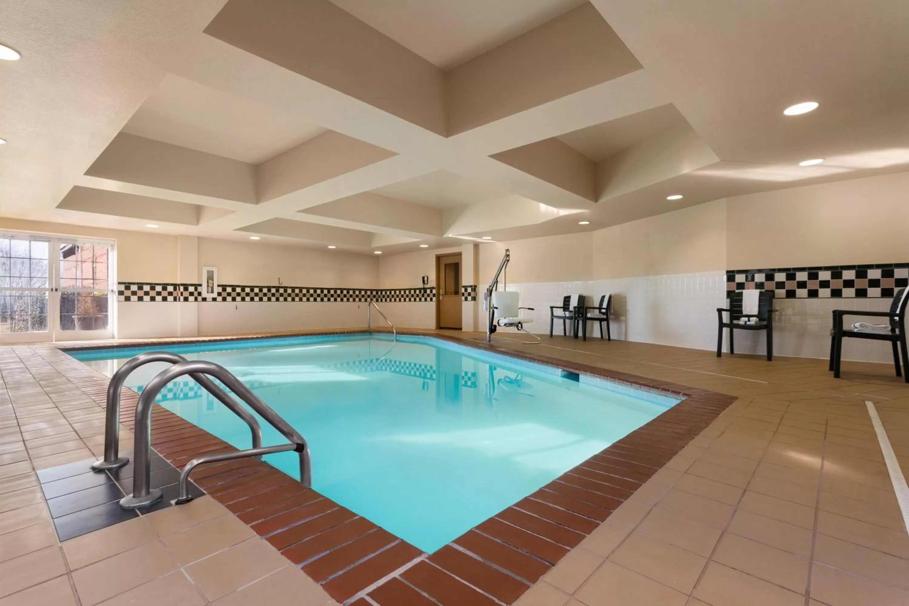 Swimming pool in Country Inn & Suites by Radisson, Anderson, SC