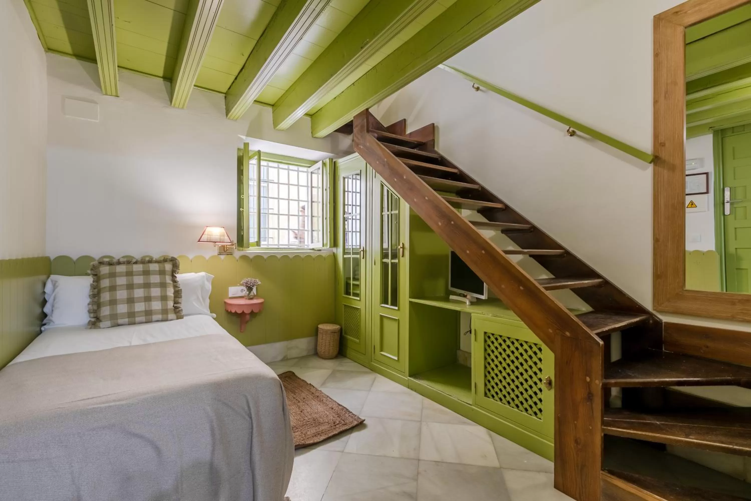 Photo of the whole room in La Abadia de Giralda