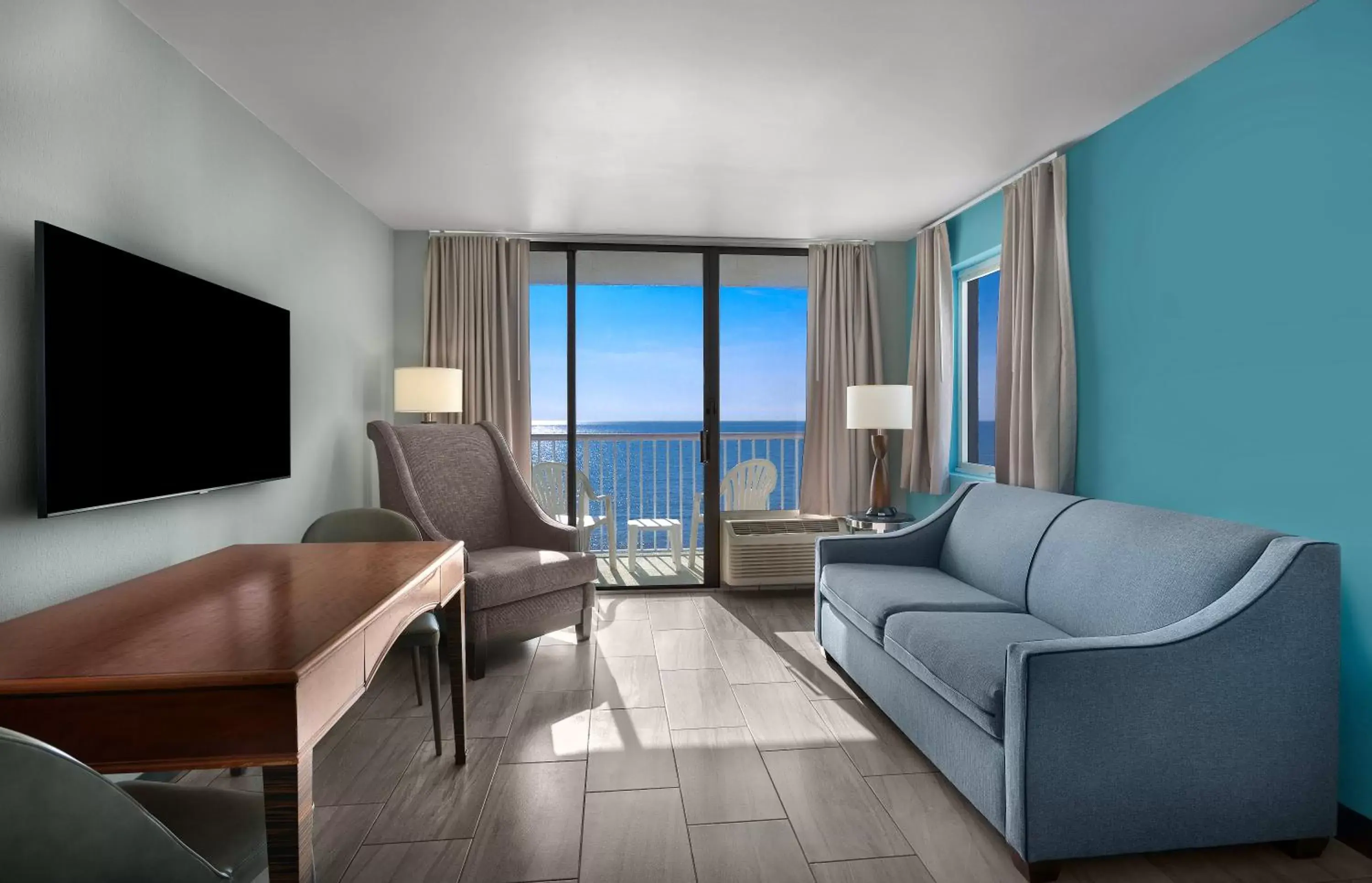 Oceanfront King Suite with Spa Bath in Crown Reef Beach Resort and Waterpark Oceanfront King Suite with Spa Bath in Crown Reef Beach Resort and Waterpark