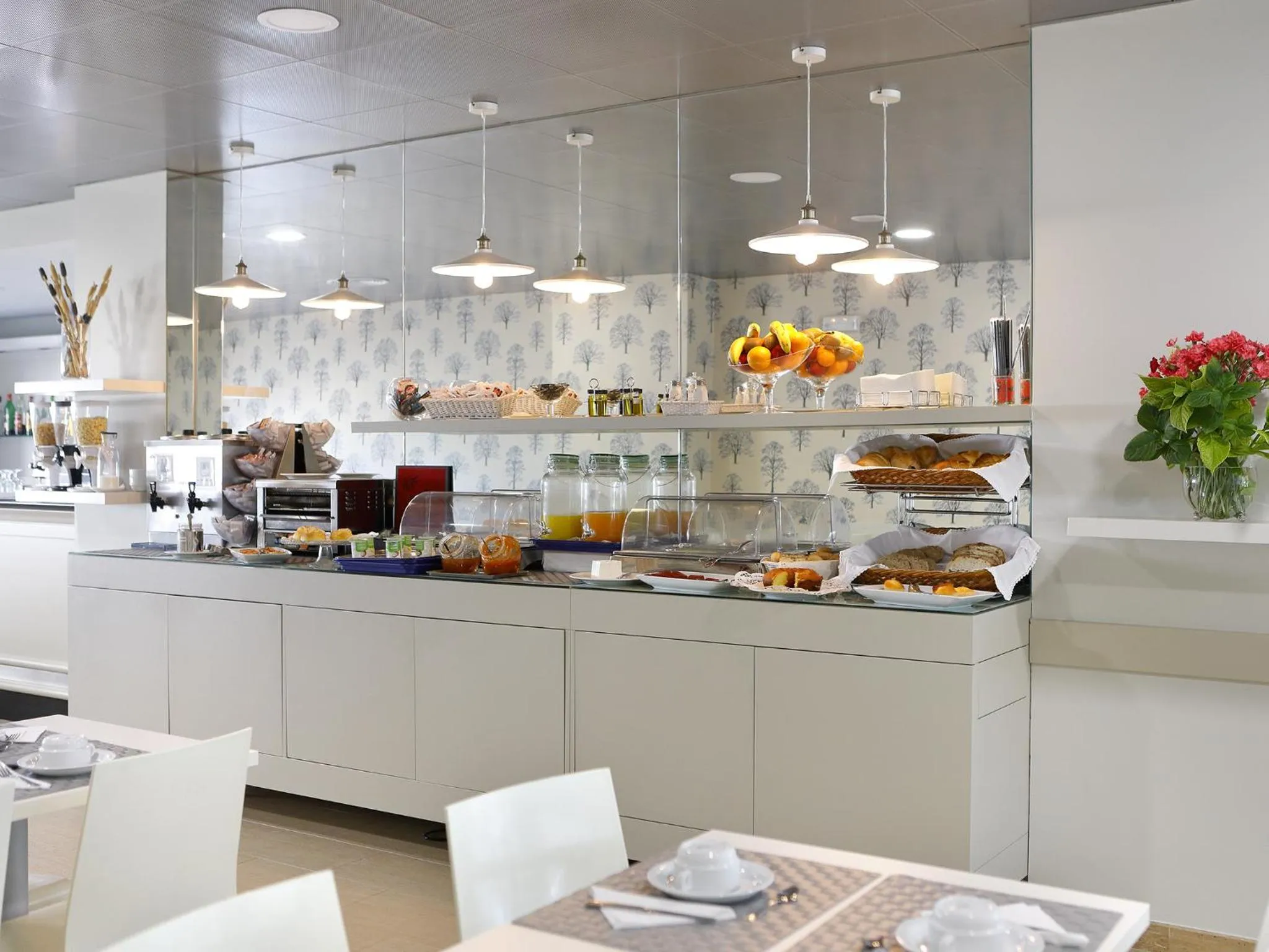 Dining area in Cova da Iria Hotel