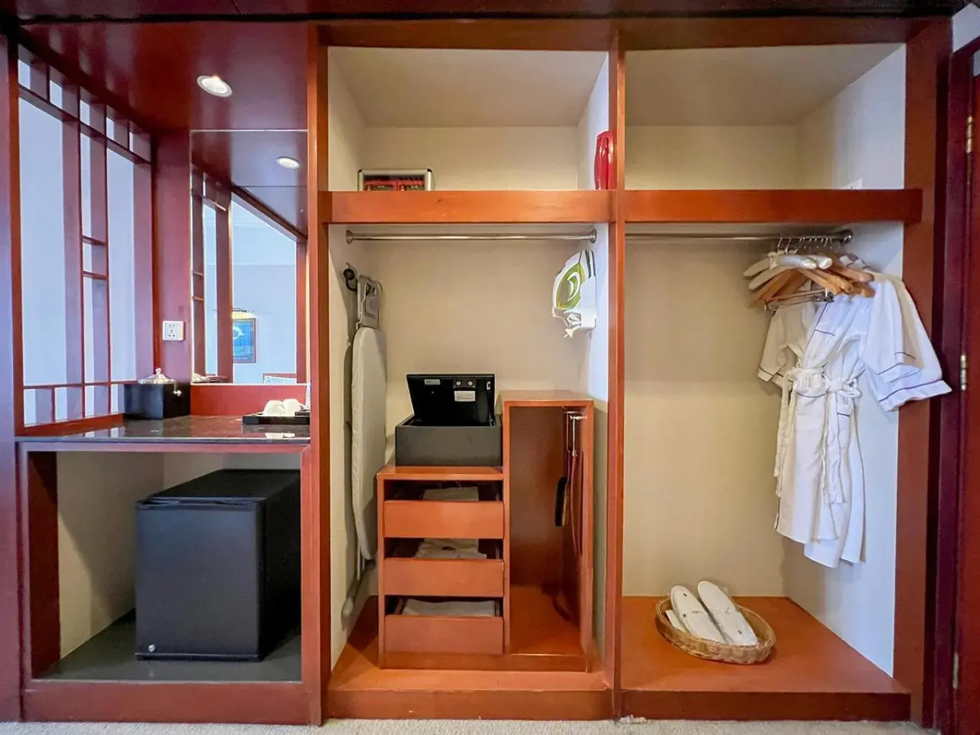 Deluxe Twin Room in Baolong Hotel Shanghai Deluxe Twin Room in Baolong Hotel Shanghai