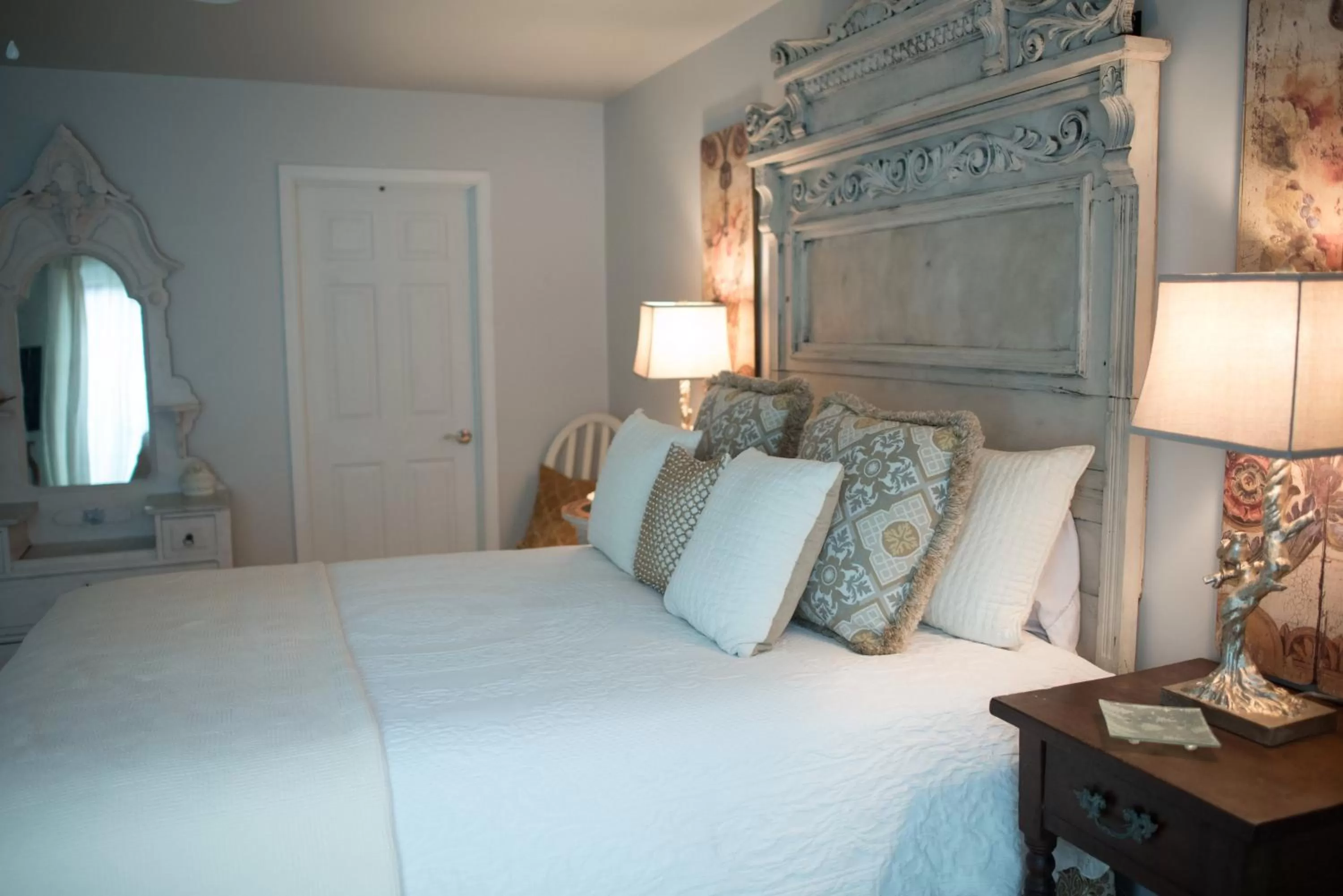 Bathroom, Bed in The Inn at White Oak