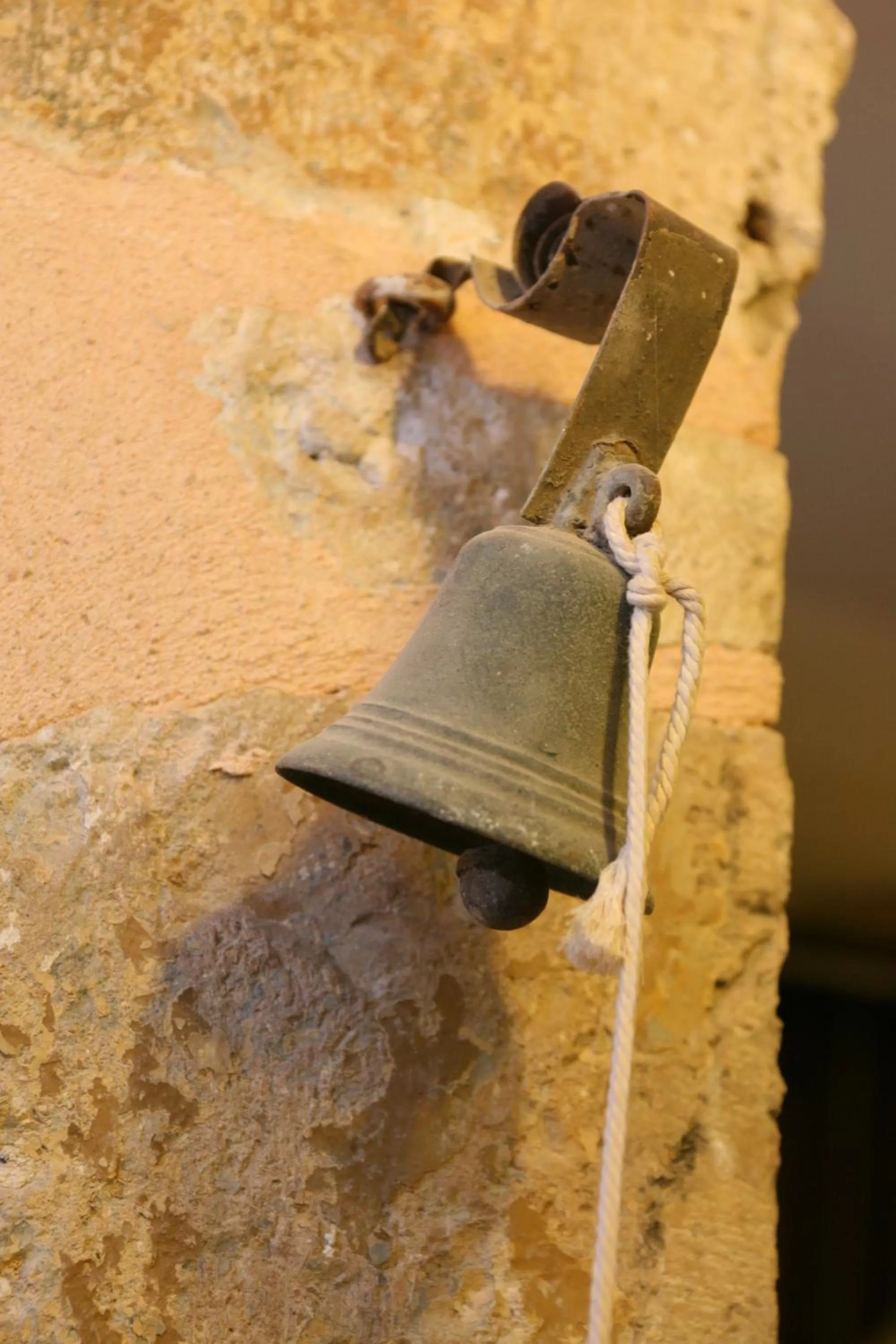 Decorative detail in Le Parvis