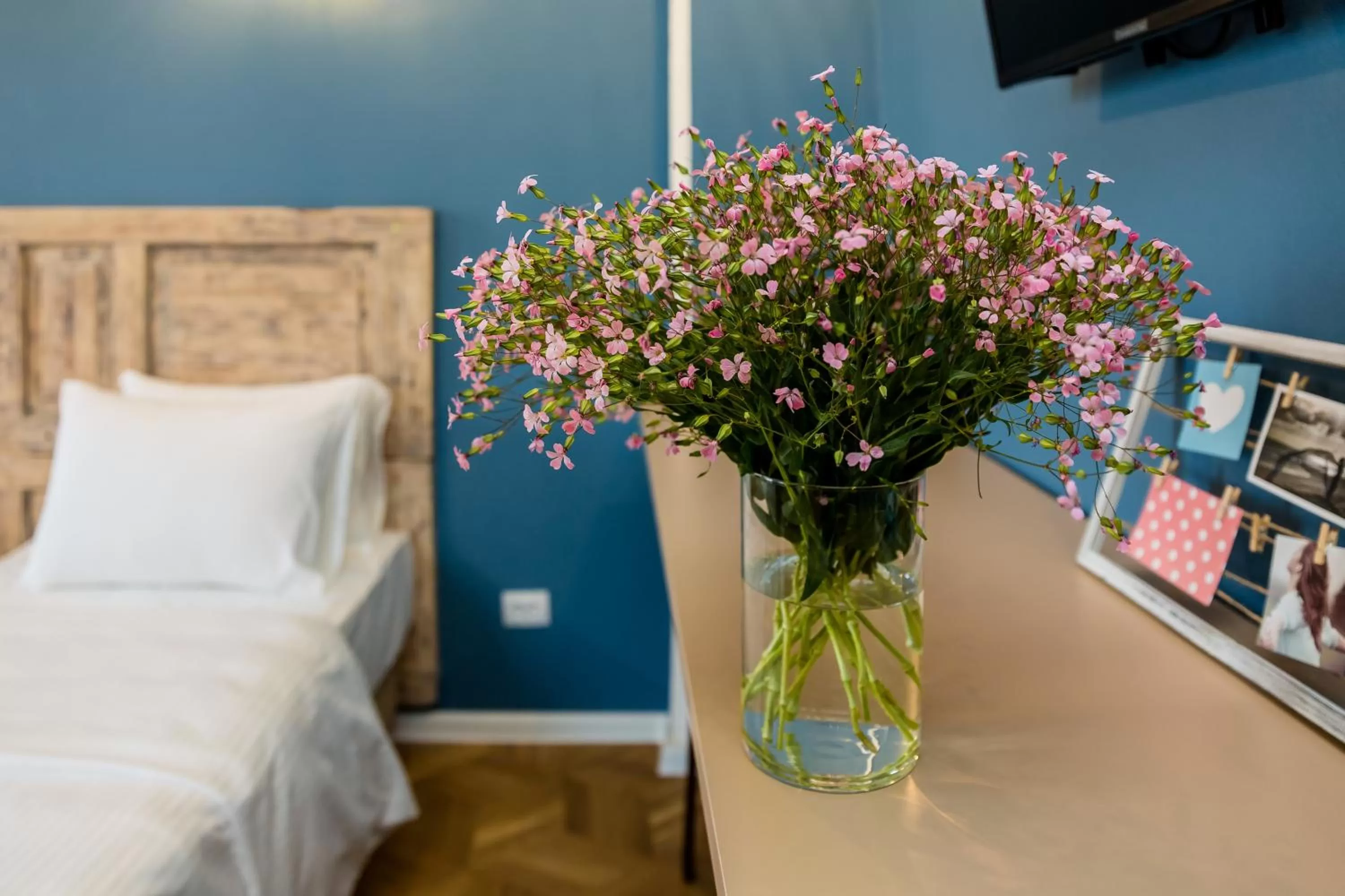 Decorative detail, Bed in Gvino Minda