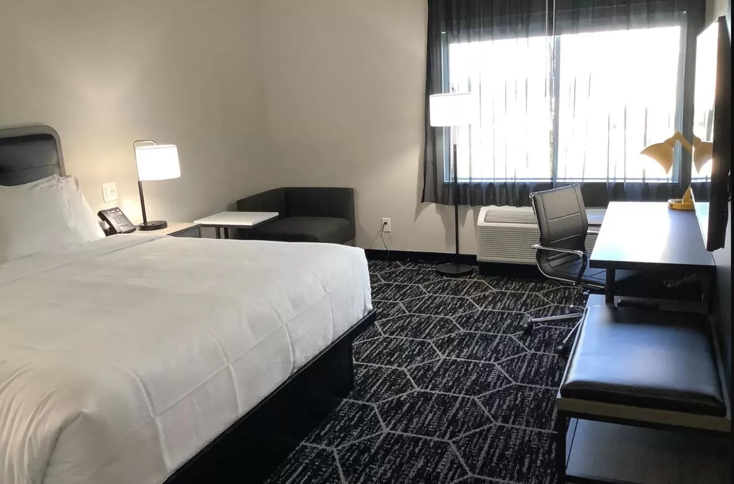 Photo of the whole room, Bed in La Quinta Inn & Suites by Wyndham Corpus Christi Southeast