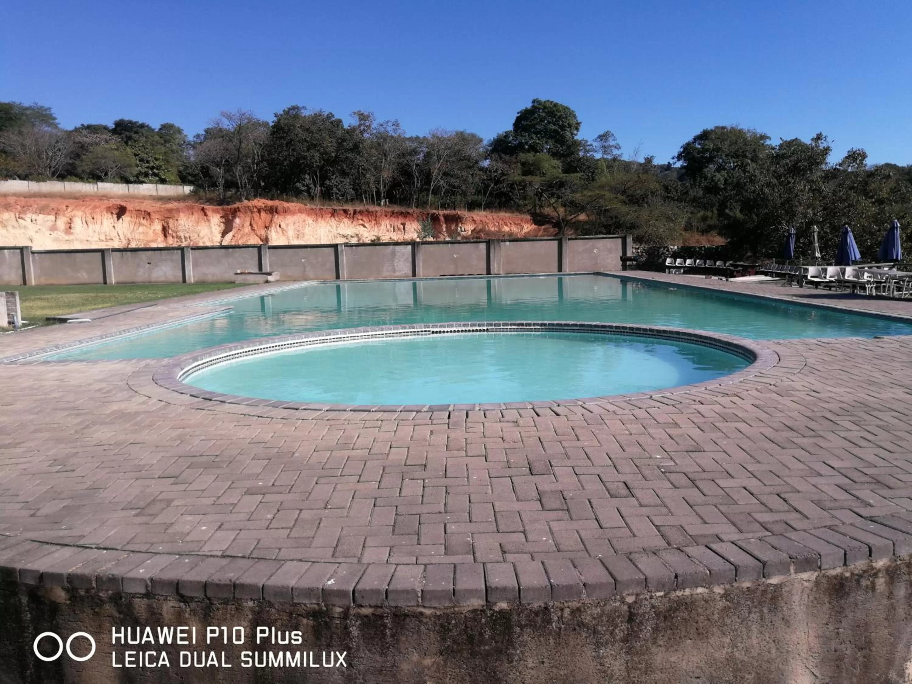 Swimming pool in SIMA SILVER LODGE