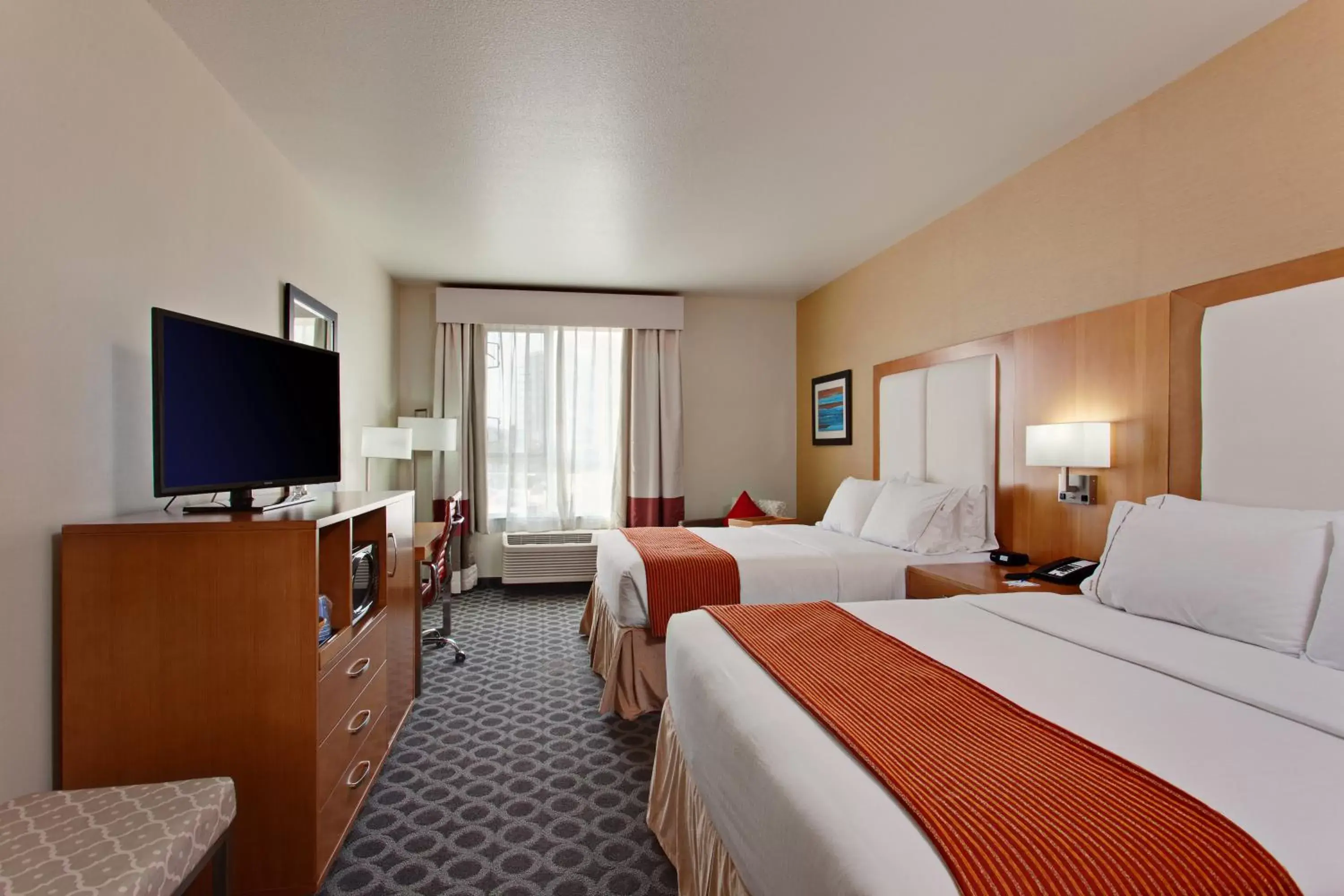 Queen Room with Two Queen Beds - Hearing Accessible in Holiday Inn Express North Hollywood - Burbank Area, an IHG Hotel Queen Room with Two Queen Beds - Hearing Accessible in Holiday Inn Express North Hollywood - Burbank Area, an IHG Hotel