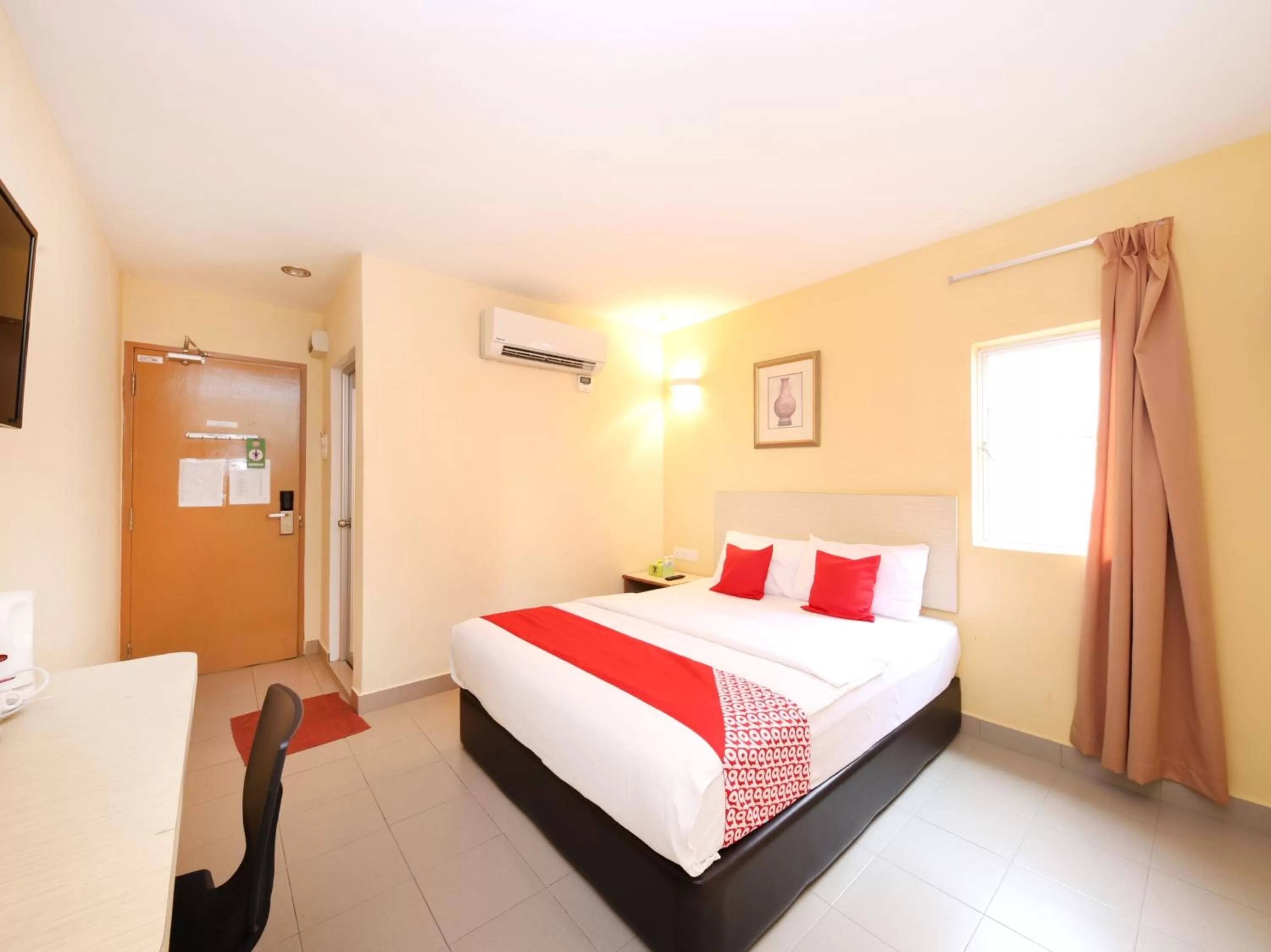 Bedroom in Super OYO 635 Seven Days Hotel