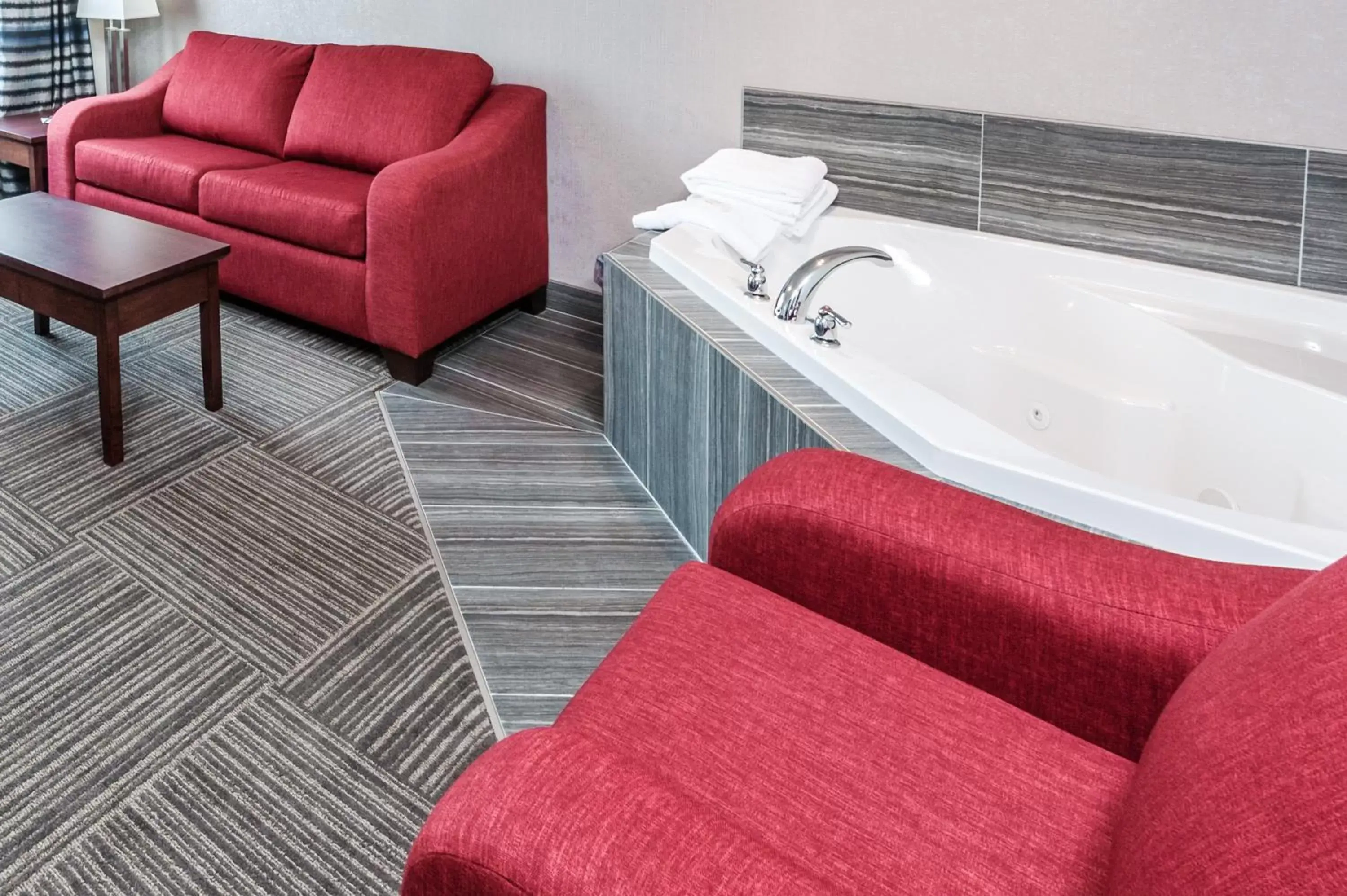 Two-Bedroom Superior Suite with with One Queen and One King Bed with Jetted Tub - Non-Smoking in Ramada by Wyndham Moose Jaw Two-Bedroom Superior Suite with with One Queen and One King Bed with Jetted Tub - Non-Smoking in Ramada by Wyndham Moose Jaw