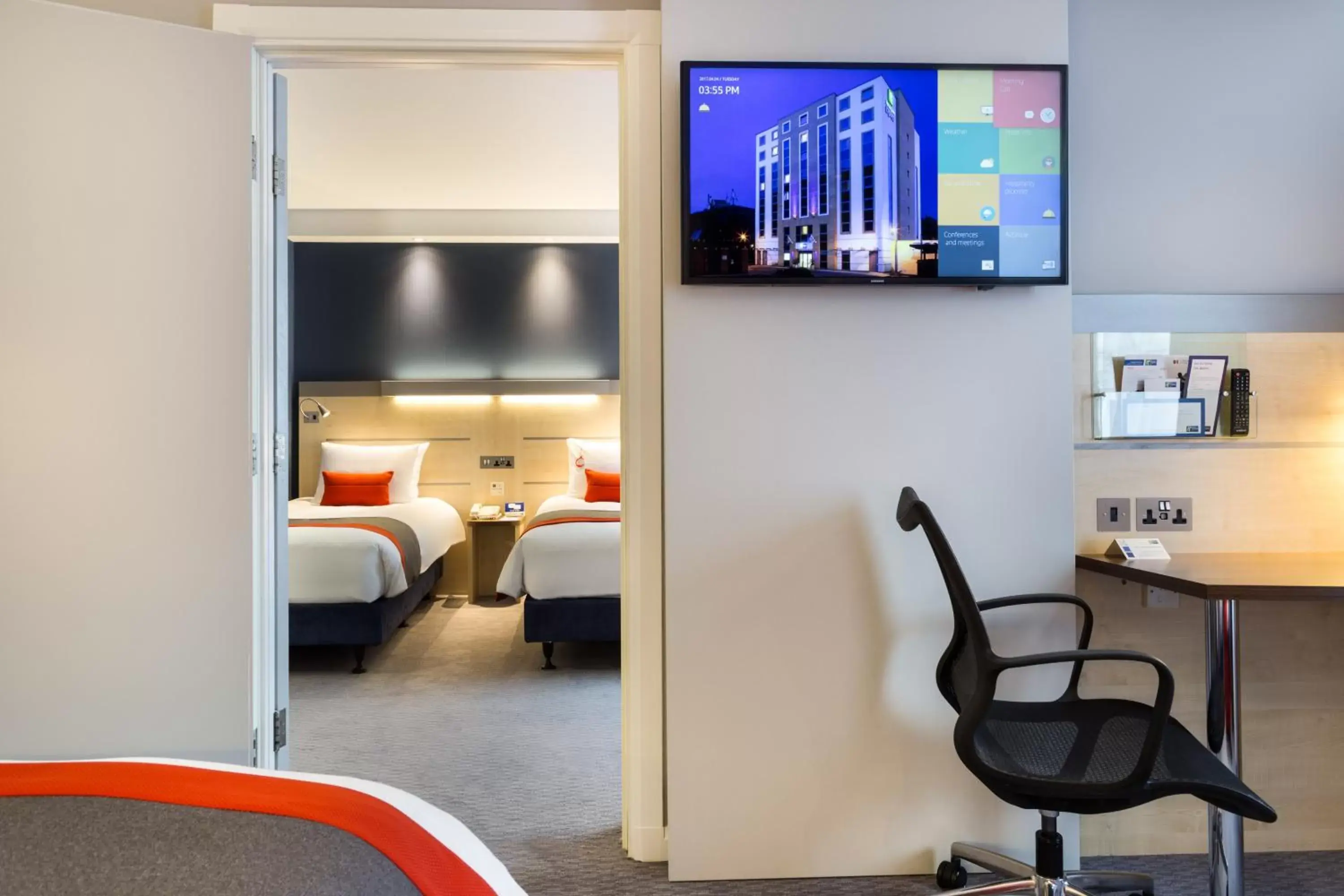 Twin Room - Disability Access with Roll In Shower - Non-Smoking in Holiday Inn Express London - Watford Junction, an IHG Hotel Twin Room - Disability Access with Roll In Shower - Non-Smoking in Holiday Inn Express London - Watford Junction, an IHG Hotel