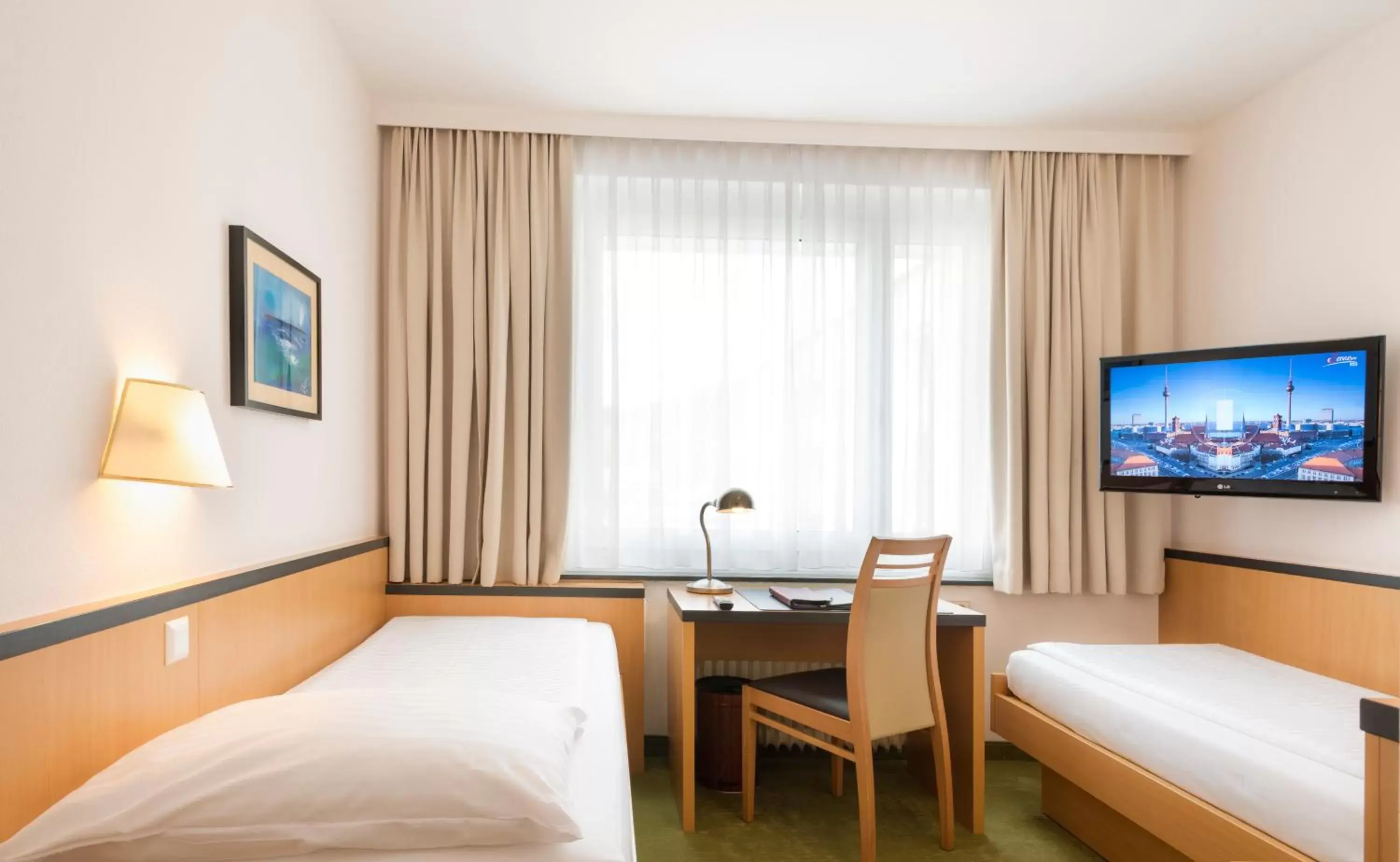 Economy Twin Room in Hotel City Economy Twin Room in Hotel City