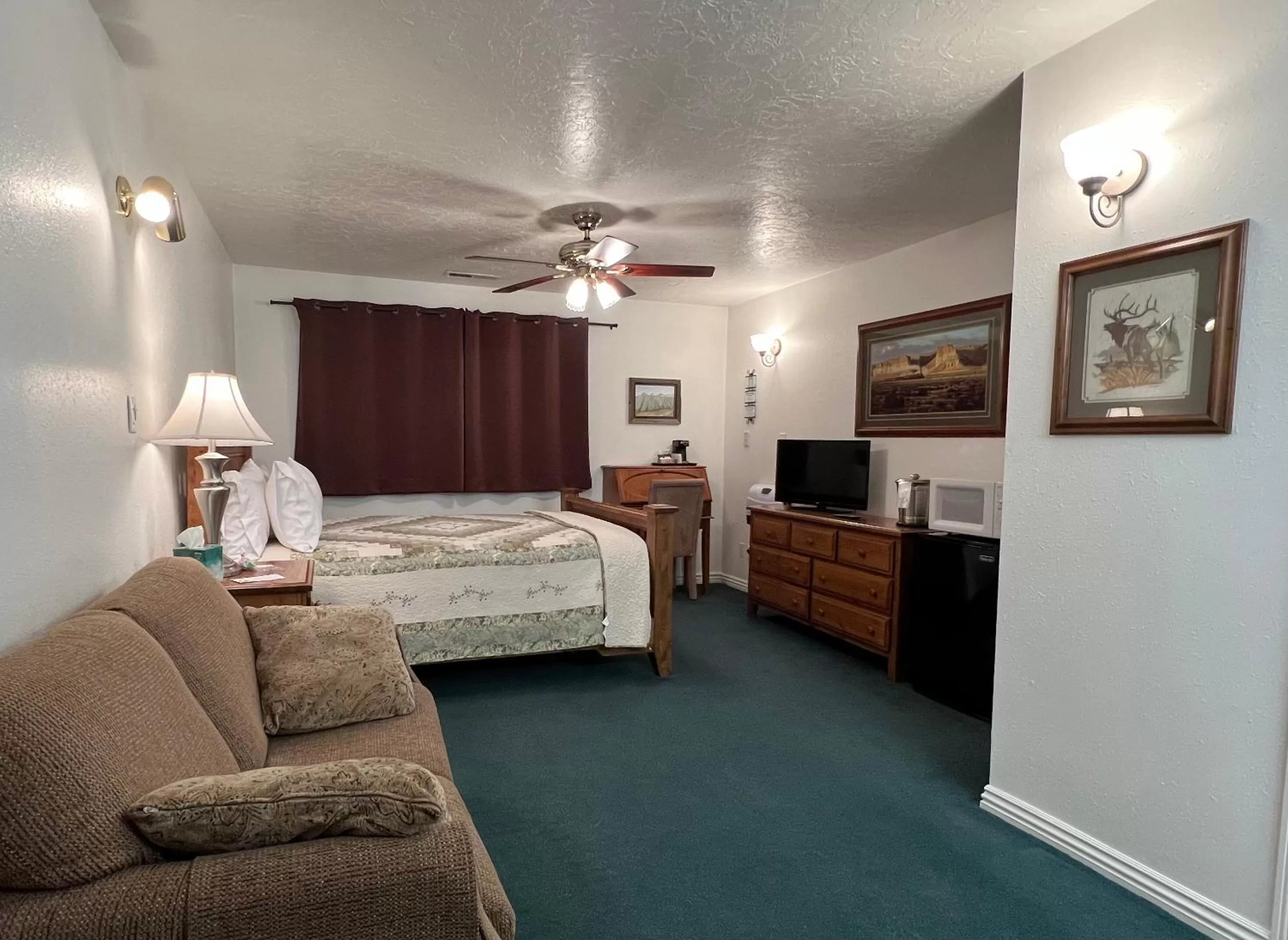 Photo of the whole room, Bed in THE SNUGGLE INN