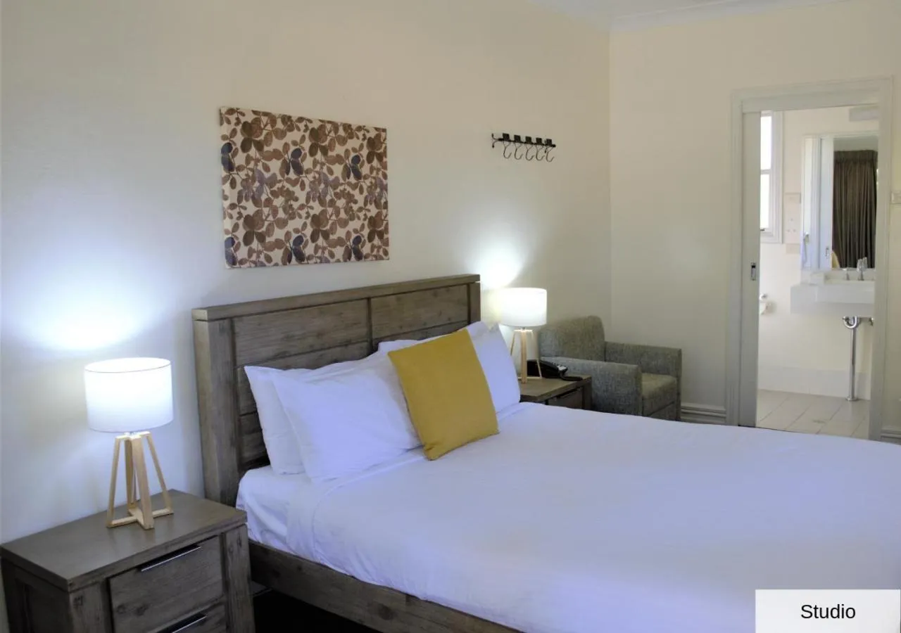 Photo of the whole room, Bed in Pokolbin Village Estate