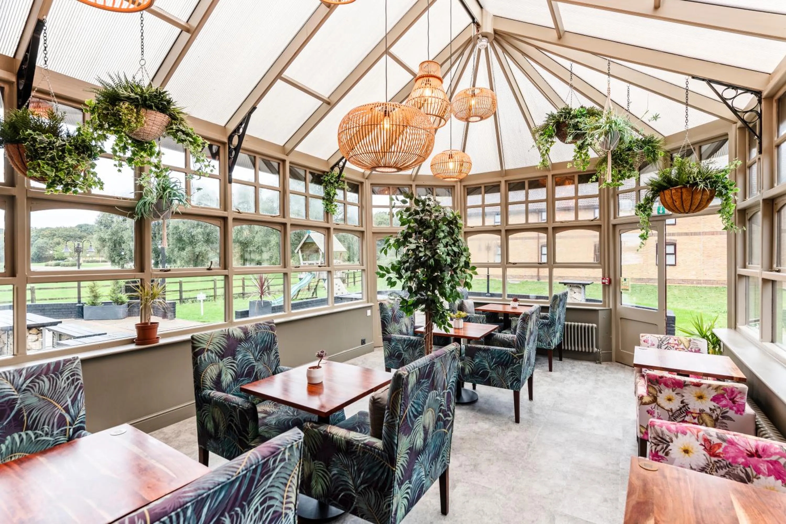 Lounge or bar in Dragonfly Hotel Peterborough