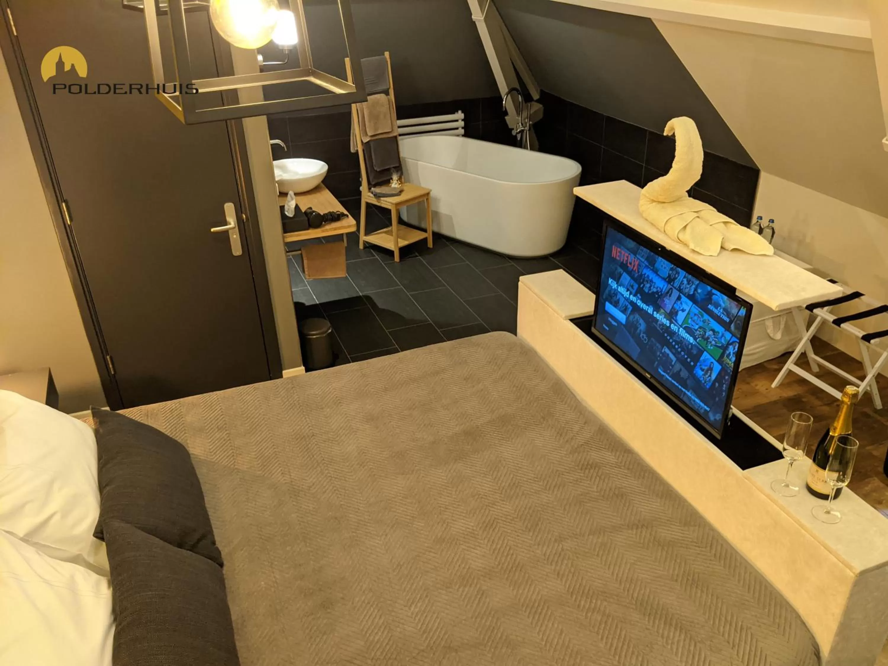 Bed in Polderhuis Bed & Breakfast