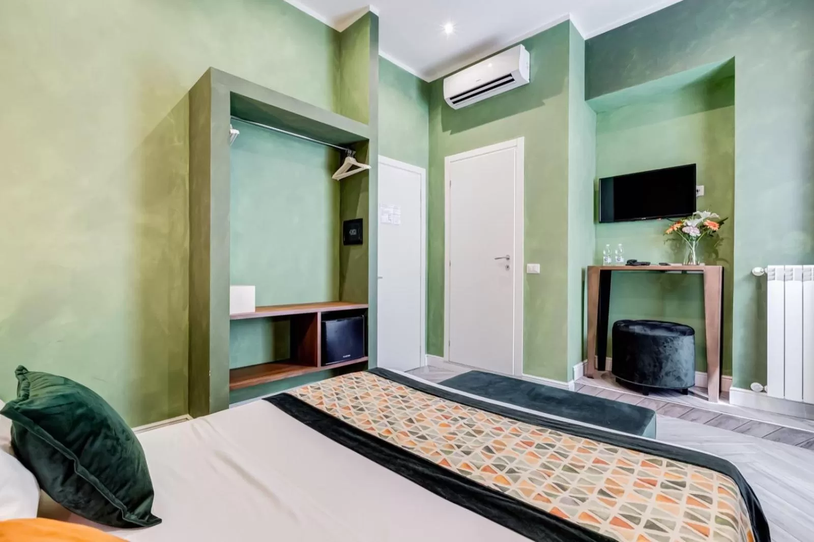 Bed in Ripetta Deluxe Suites