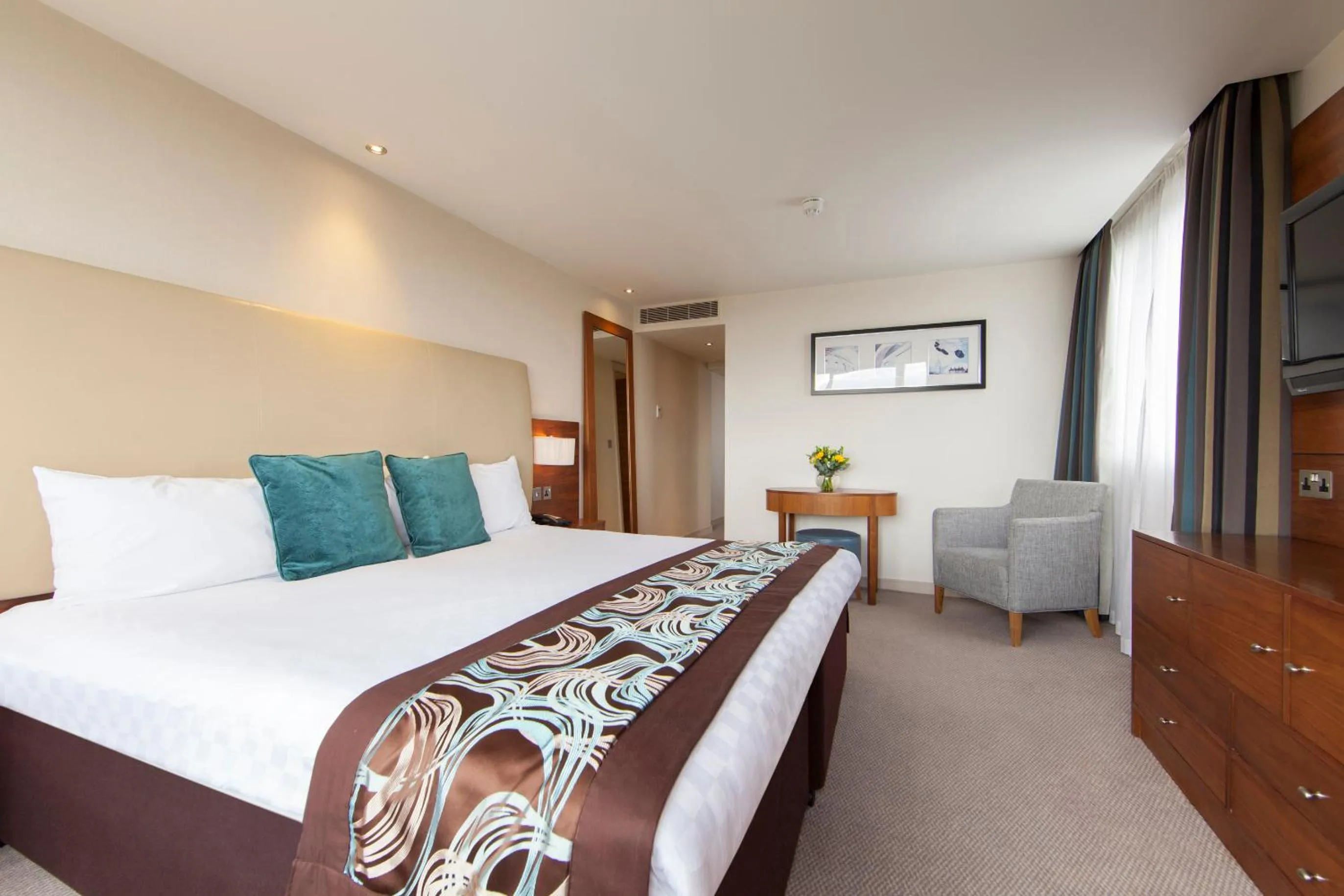 Junior Suite in Thistle London Hyde Park Kensington Gardens