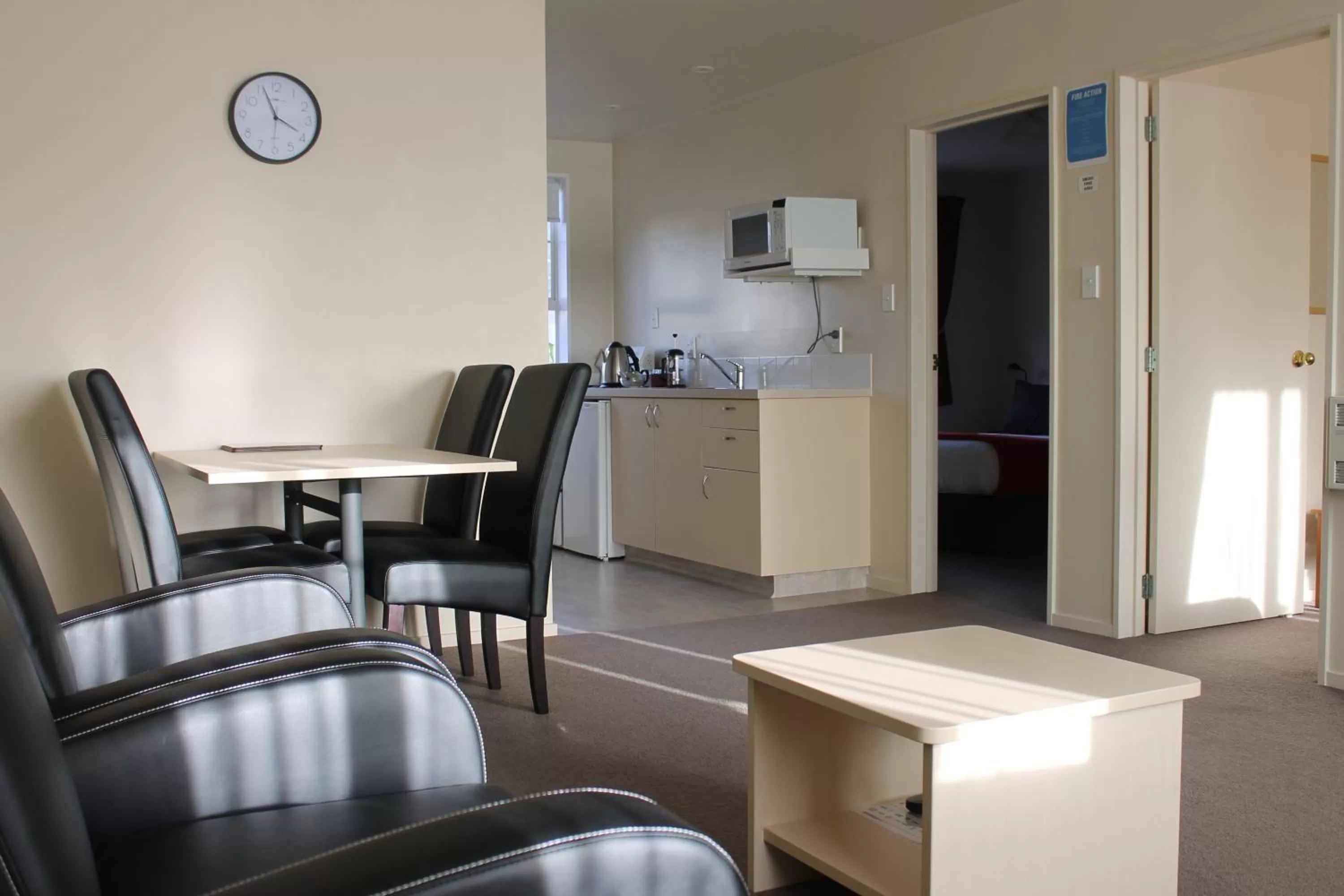 Living room in Alpine Rose Motel