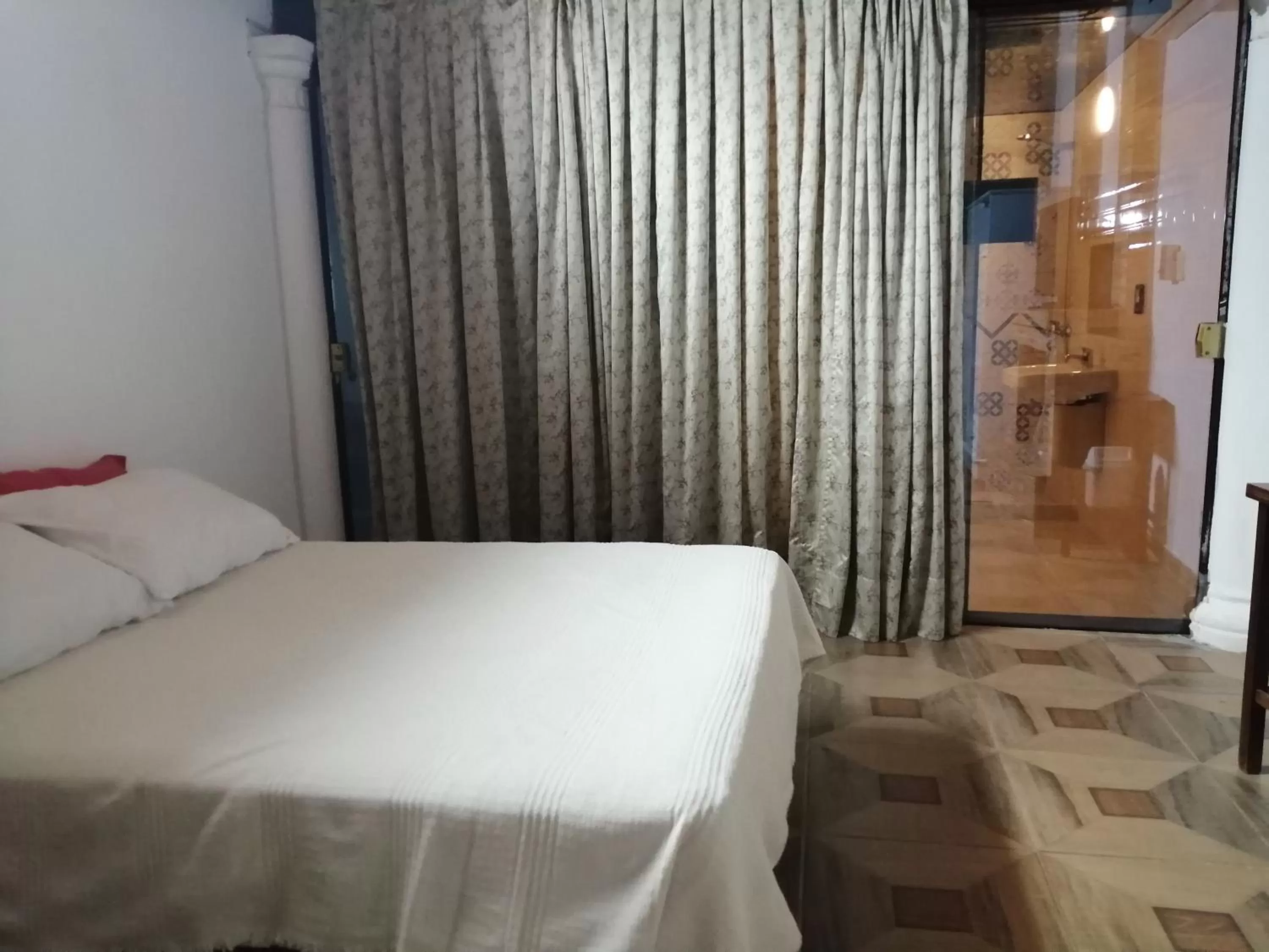 Photo of the whole room, Bed in Granados B&B