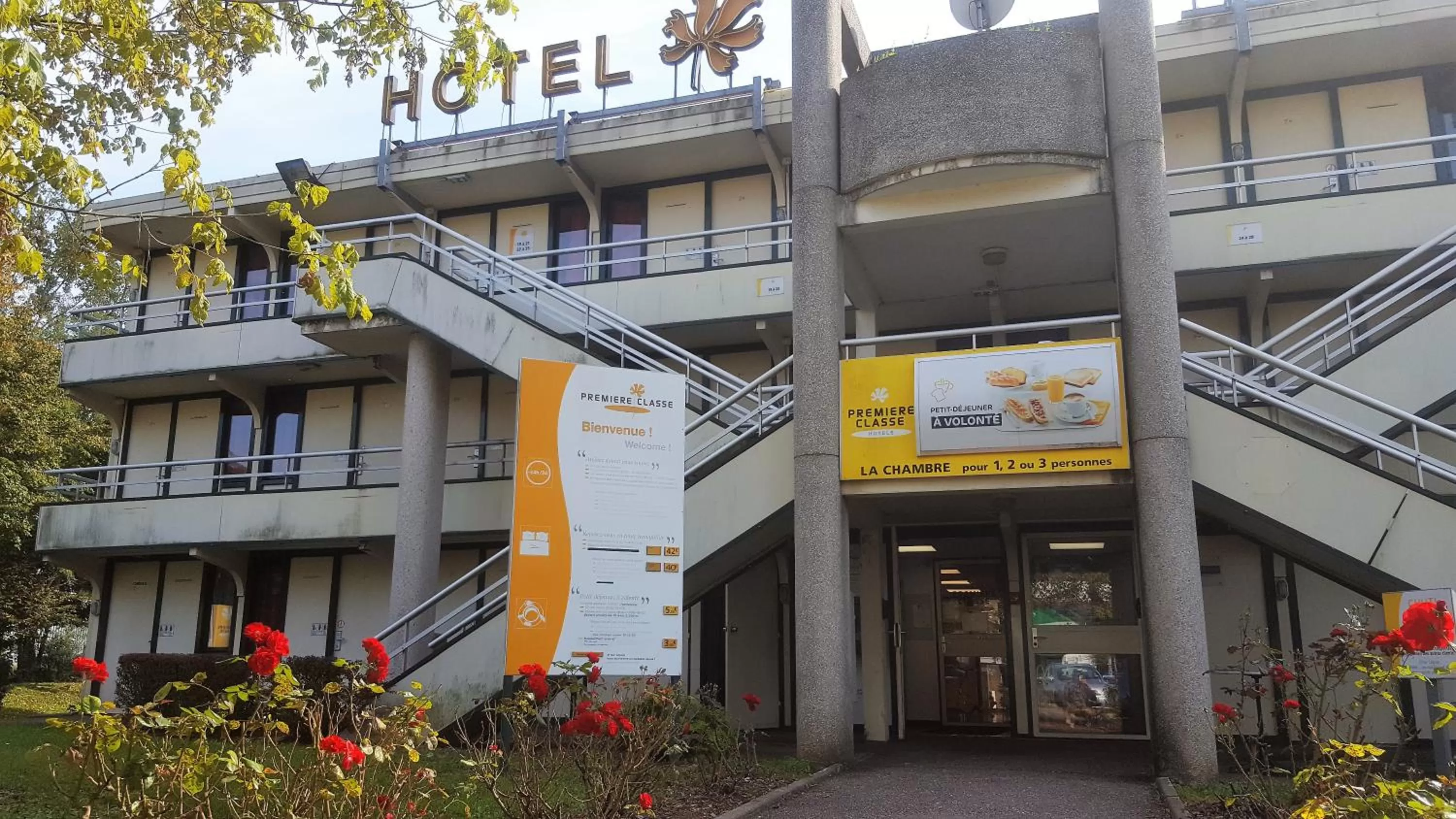 Facade/entrance in Premiere Classe Nancy Est Essey