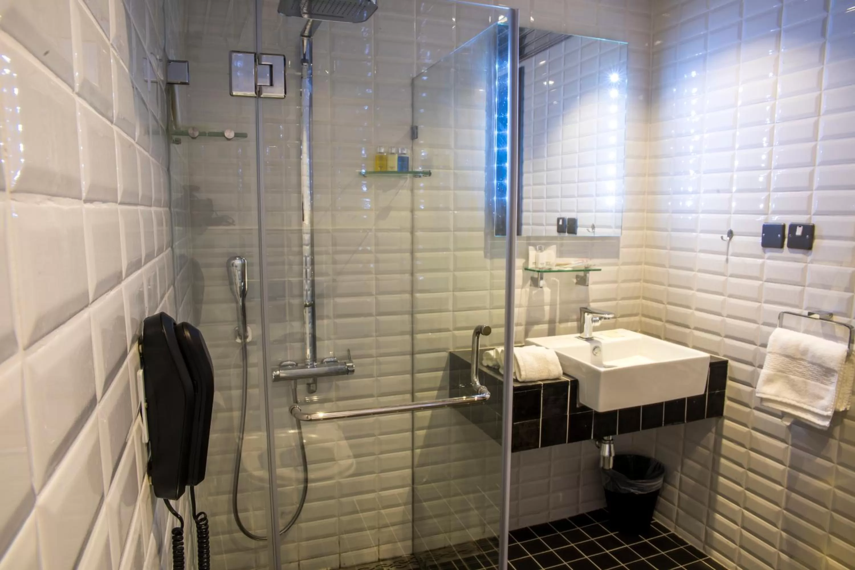 Bathroom in Flowery Holiday Suites