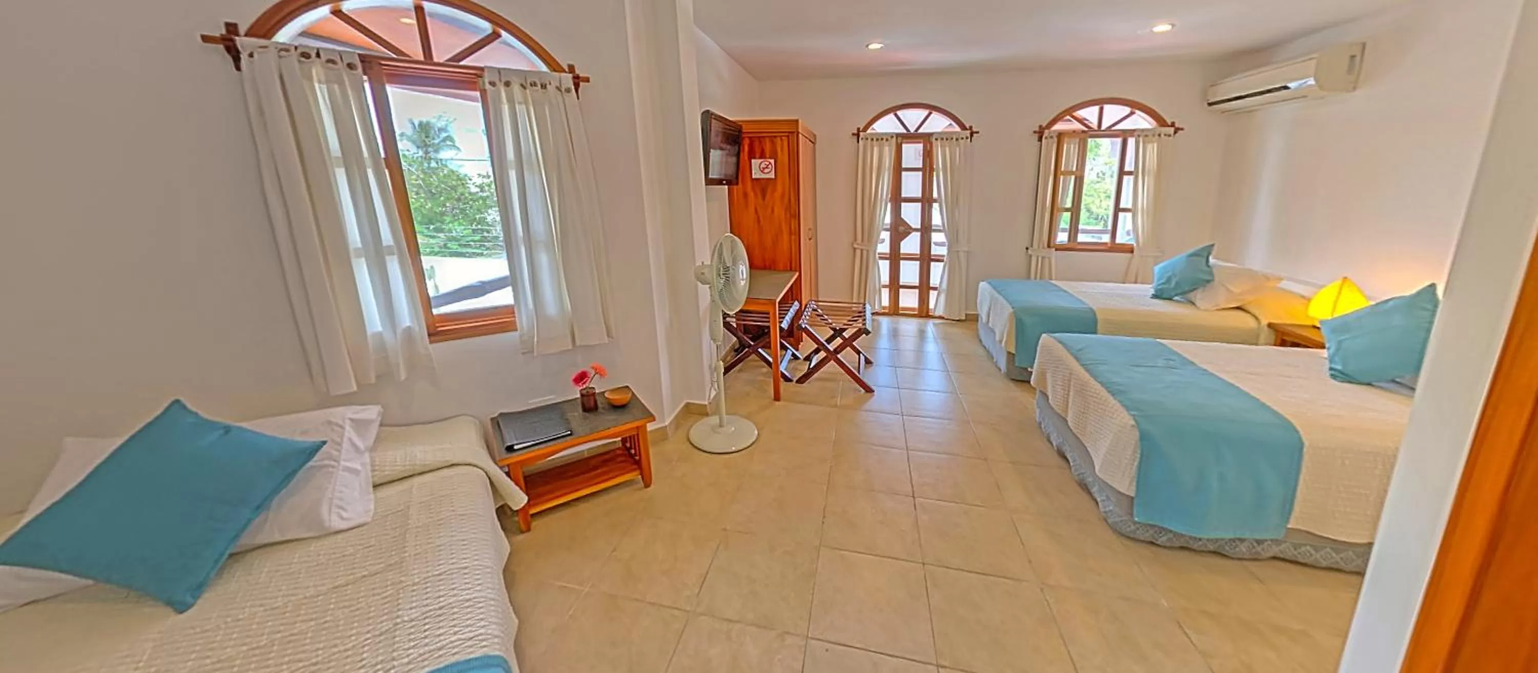 Bed in Hotel Galapagos Suites B&B