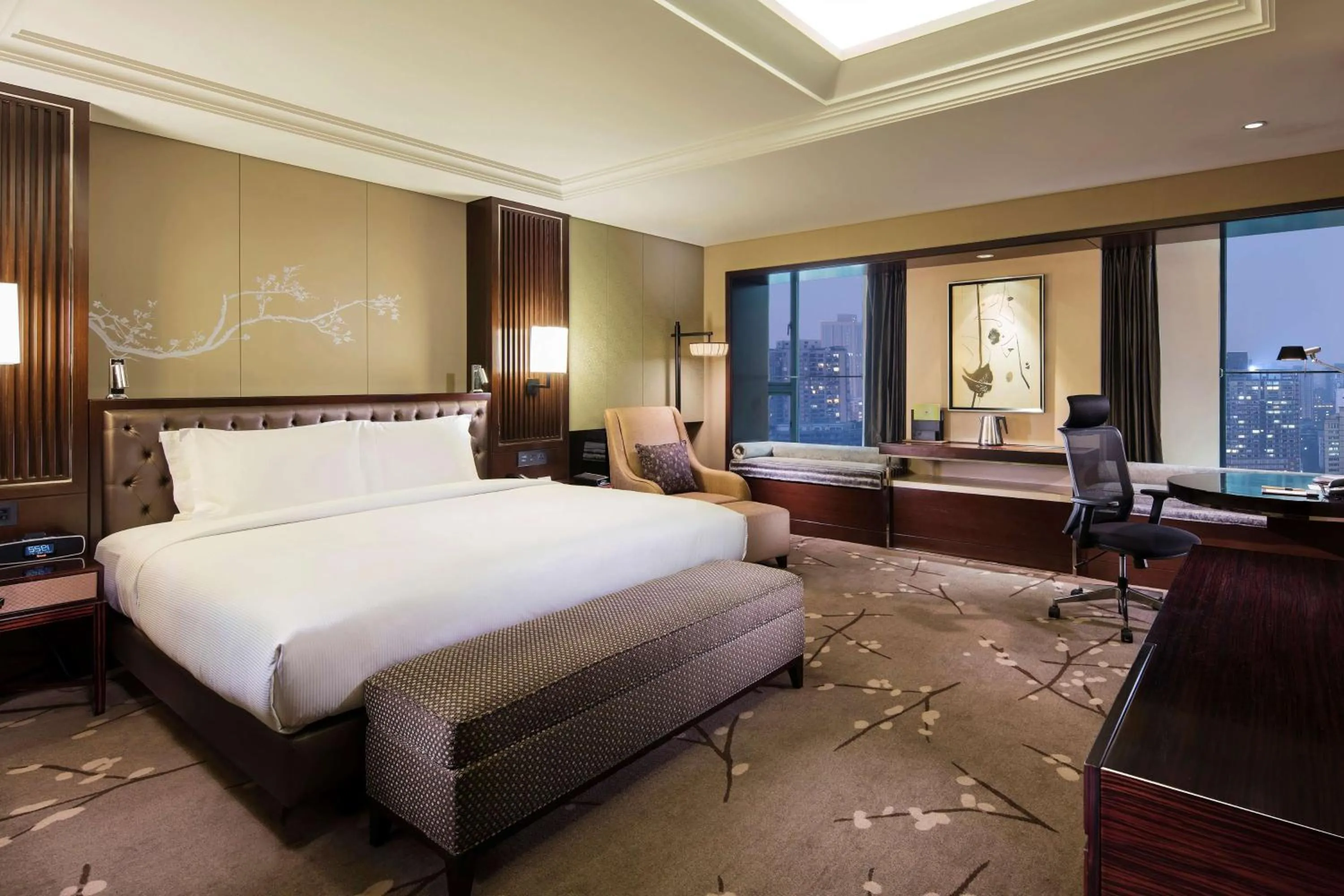 Bed in DoubleTree by Hilton Chongqing - Guanyinqiao railway station