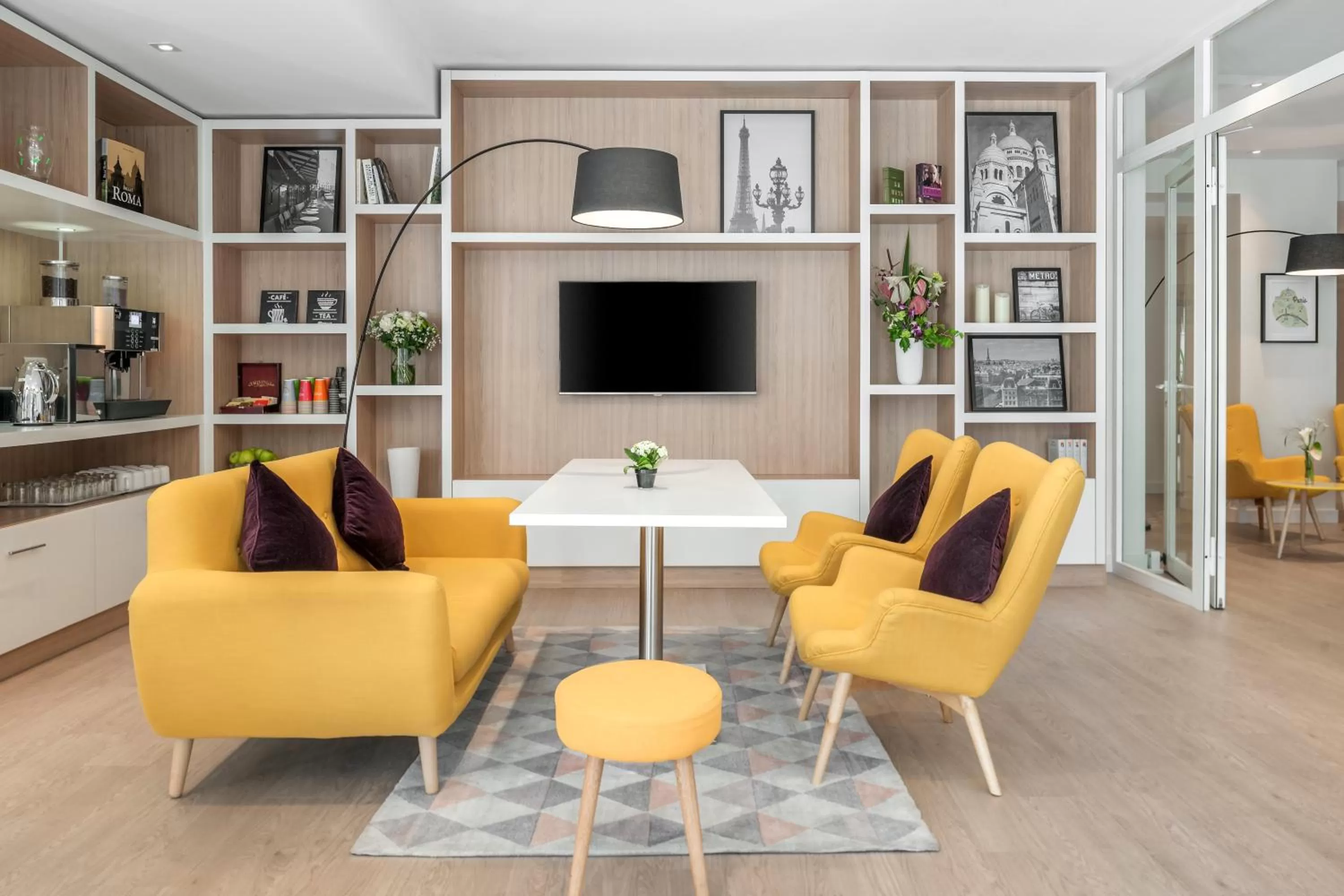 Lounge or bar in Citadines Montmartre Paris