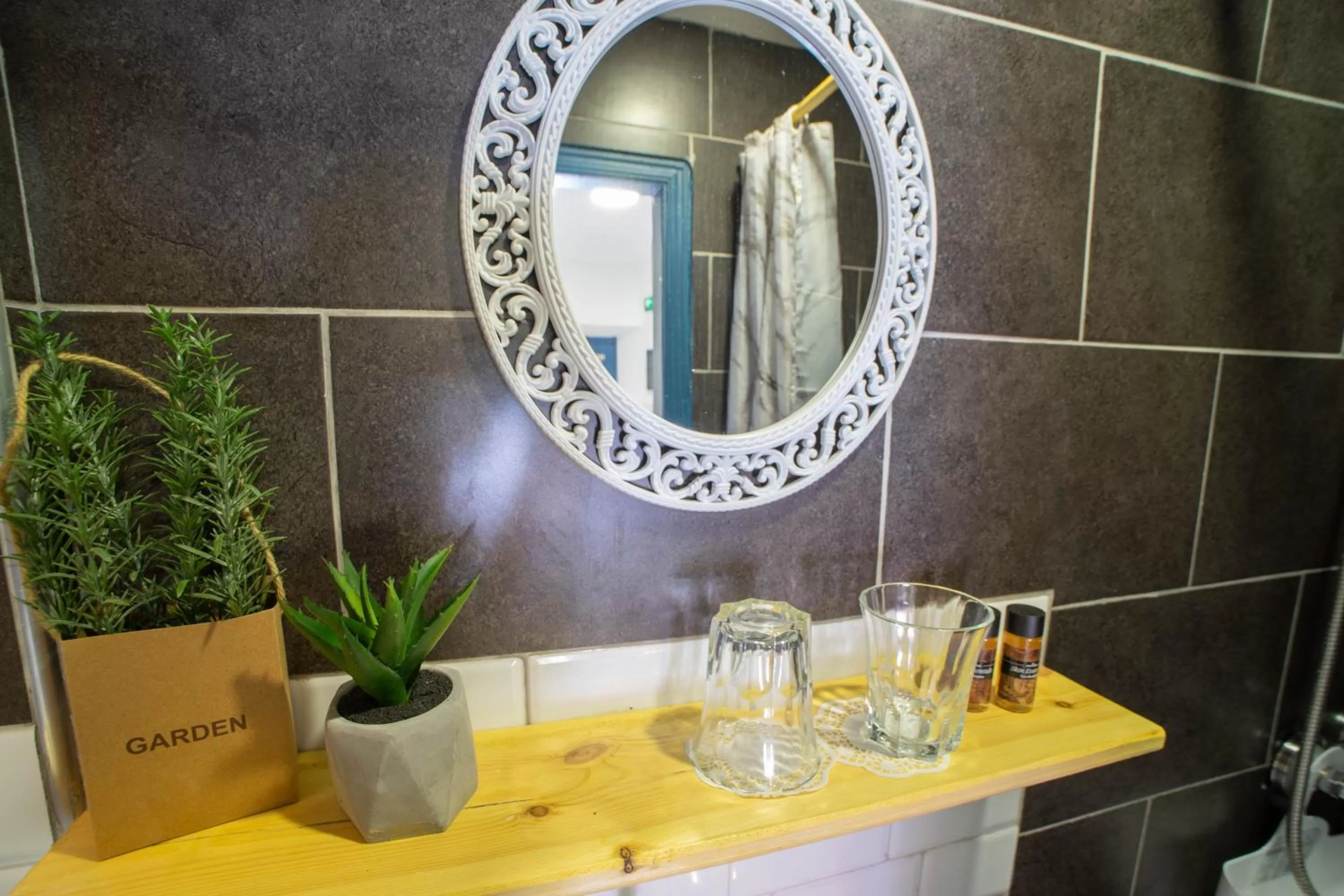 Bathroom in Mascot Garden Rooms