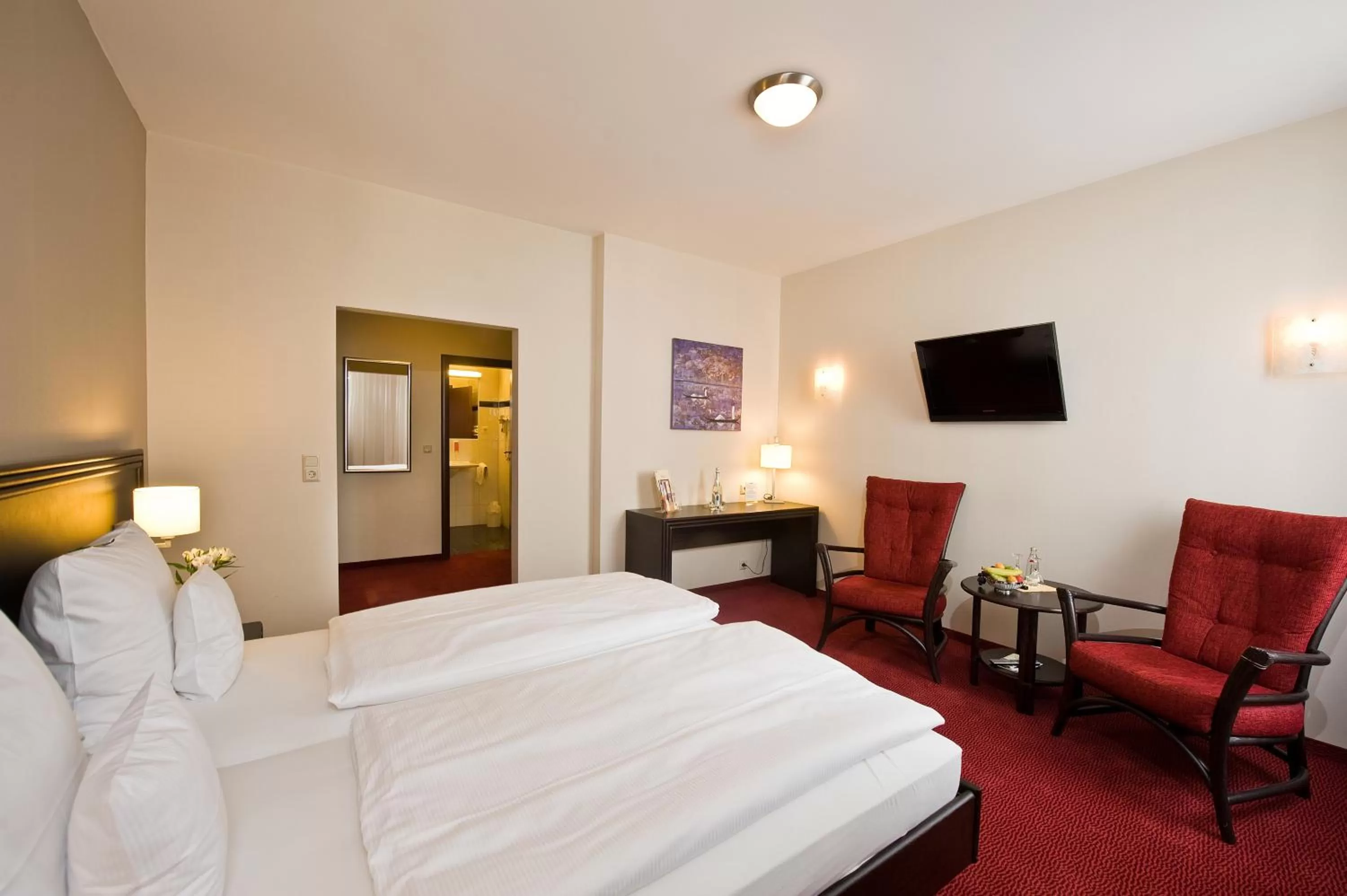 Photo of the whole room, Bed in Göbel's Sophien Hotel