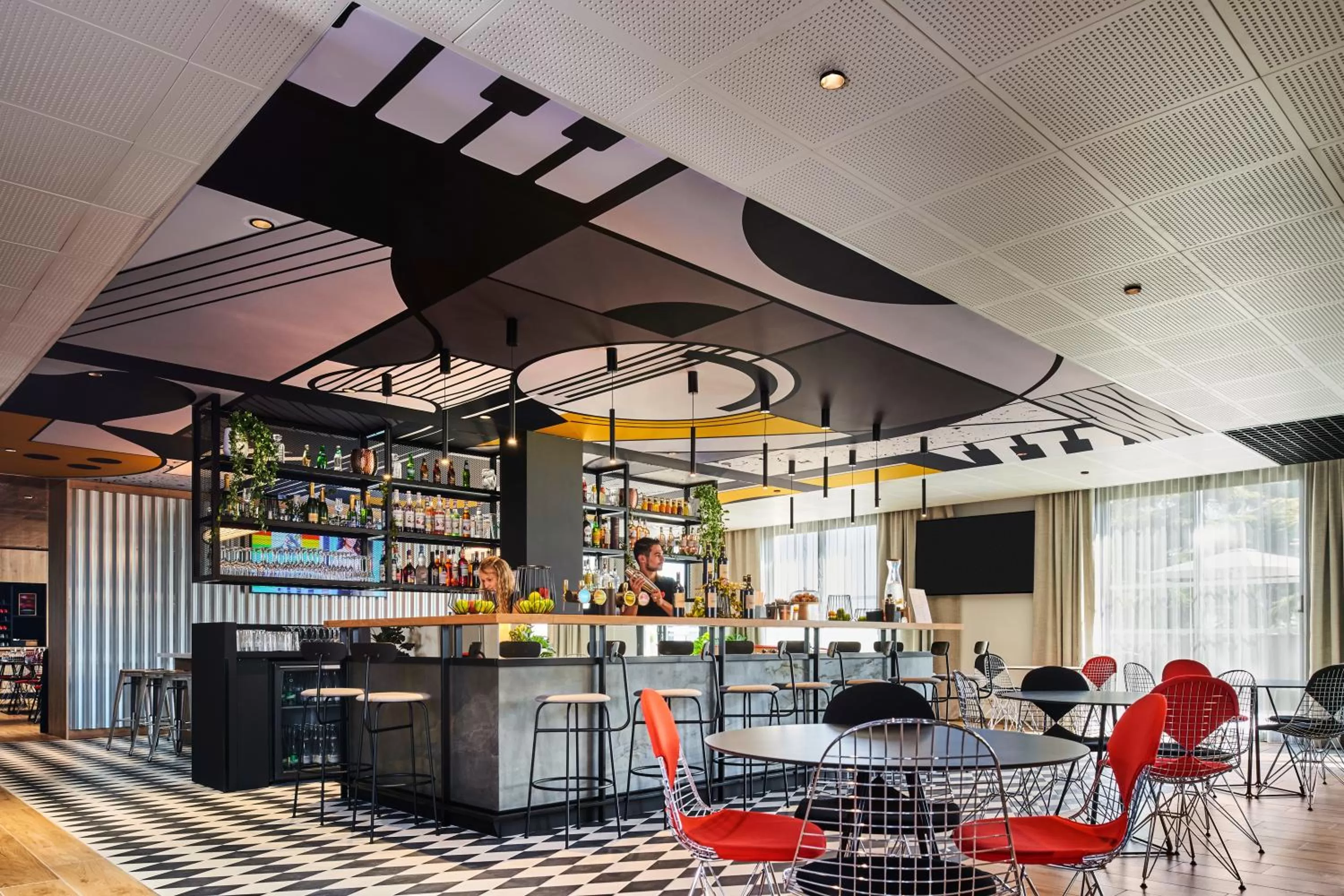 Communal lounge/ TV room in Ibis Montlhery Paris Sud