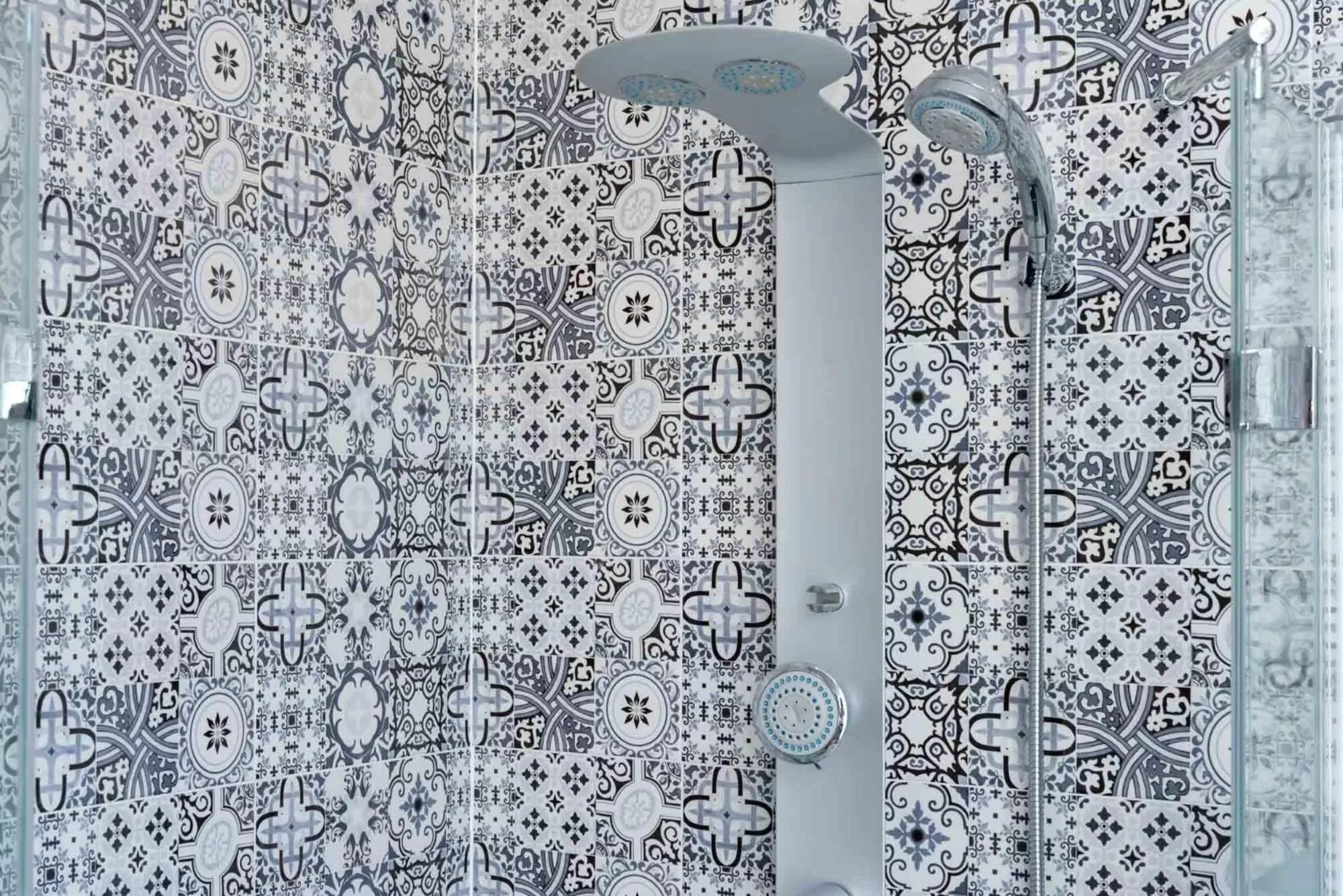 Shower in Ryad Mogador Liège