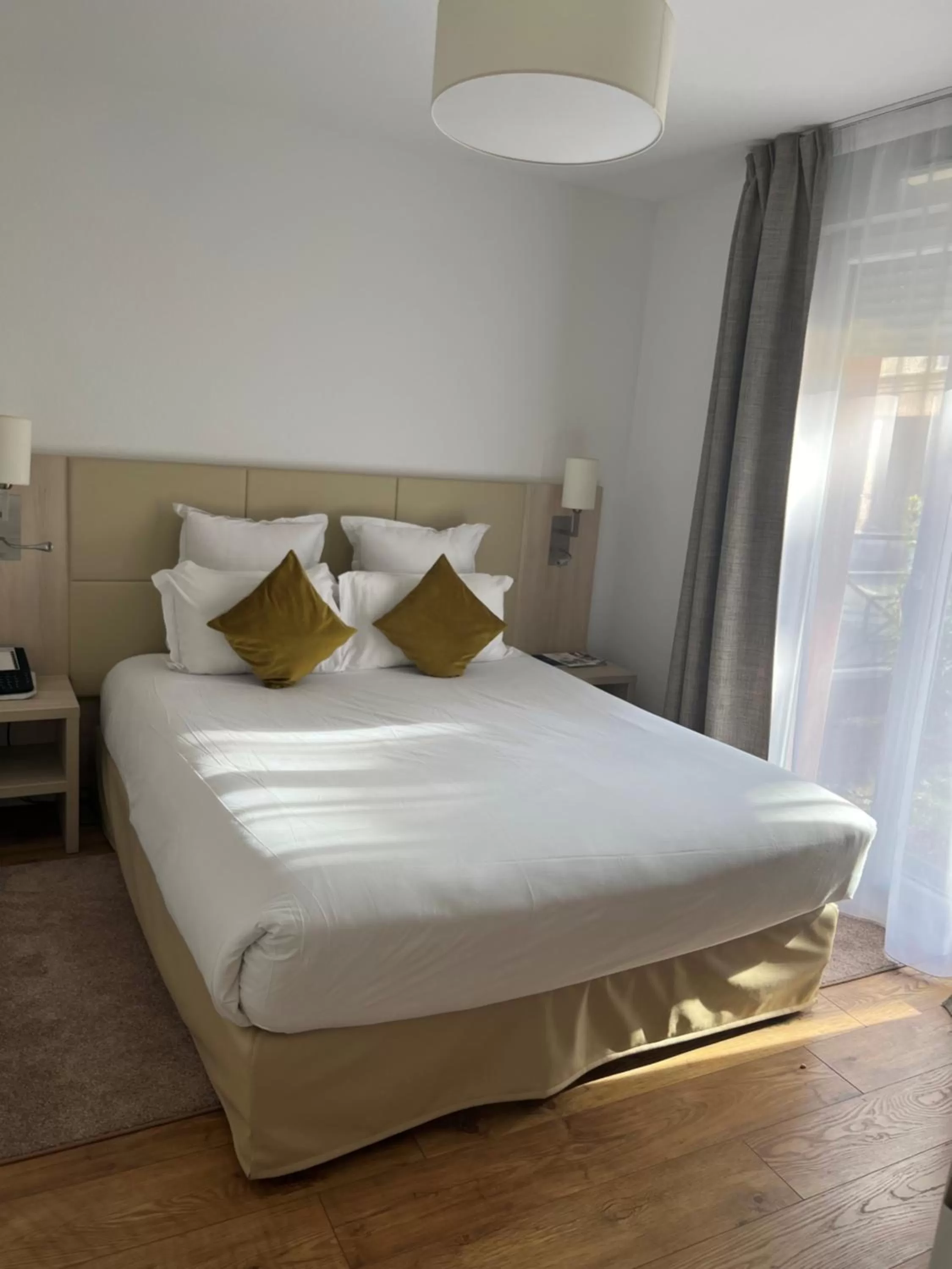 Bed in Residhome Neuilly Bords De Marne