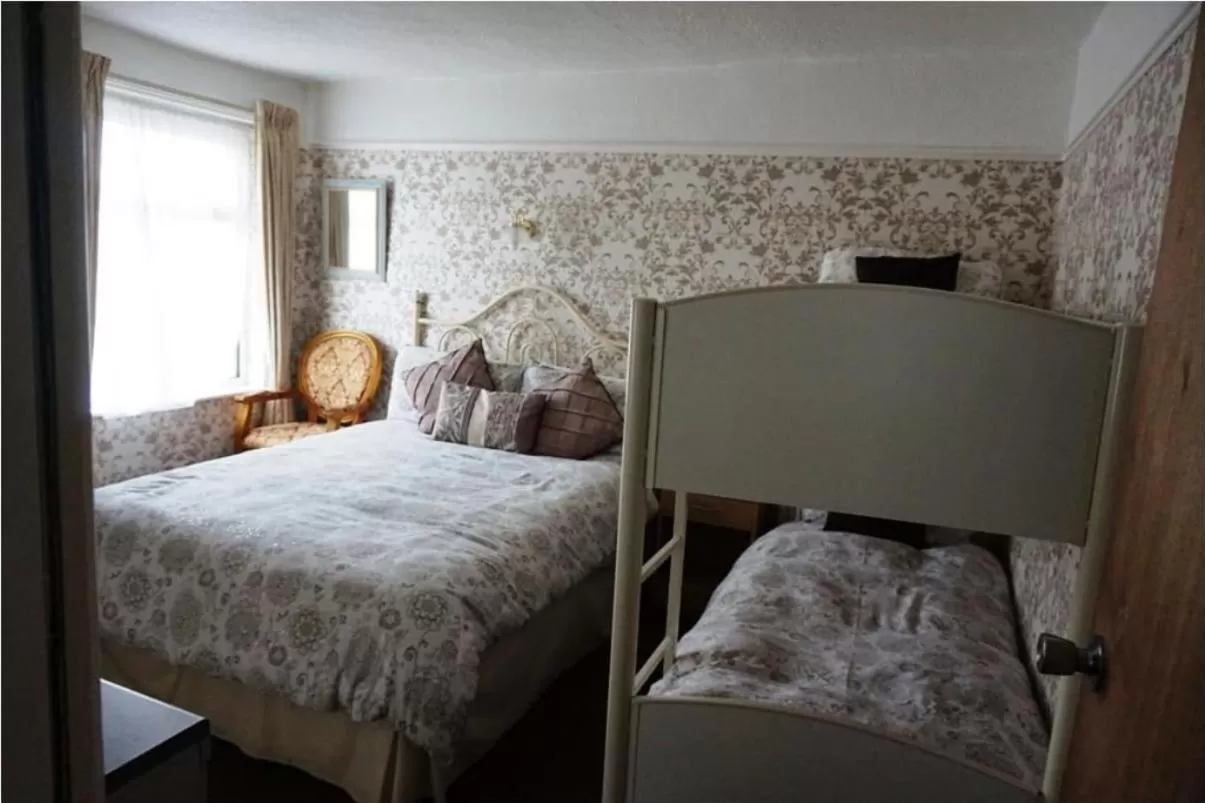 Bed in Dunromin Hotel